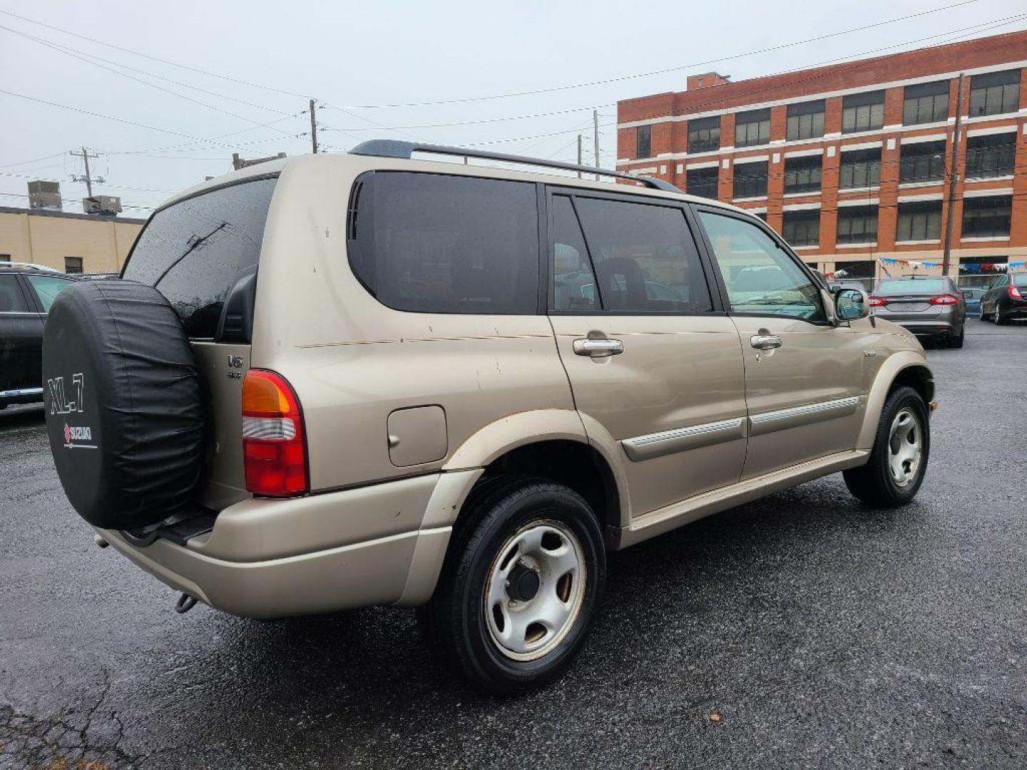 2002 BEIGE SUZUKI XL7 PLUS (JS3TX92V924) with an 2.7L engine, Automatic transmission, located at 117 North Cameron Street, Harrisburg, PA, 17101, (717) 963-8962, 40.266762, -76.875259 - WE FINANCE!!! Good Credit/ Bad Credit/ No Credit - ALL Trade-Ins Welcomed!!! ***Guaranteed Credit Approval*** APPLY ONLINE or CALL us TODAY ;) Internet Prices and Marketplace Prices are SPECIAL discounted ***CASH DEALS*** Retail Prices are higher. Please call us to discuss your cash and finan - Photo#4