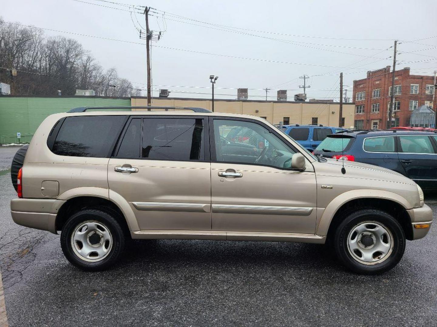 2002 BEIGE SUZUKI XL7 PLUS (JS3TX92V924) with an 2.7L engine, Automatic transmission, located at 117 North Cameron Street, Harrisburg, PA, 17101, (717) 963-8962, 40.266762, -76.875259 - WE FINANCE!!! Good Credit/ Bad Credit/ No Credit - ALL Trade-Ins Welcomed!!! ***Guaranteed Credit Approval*** APPLY ONLINE or CALL us TODAY ;) Internet Prices and Marketplace Prices are SPECIAL discounted ***CASH DEALS*** Retail Prices are higher. Please call us to discuss your cash and finan - Photo#5