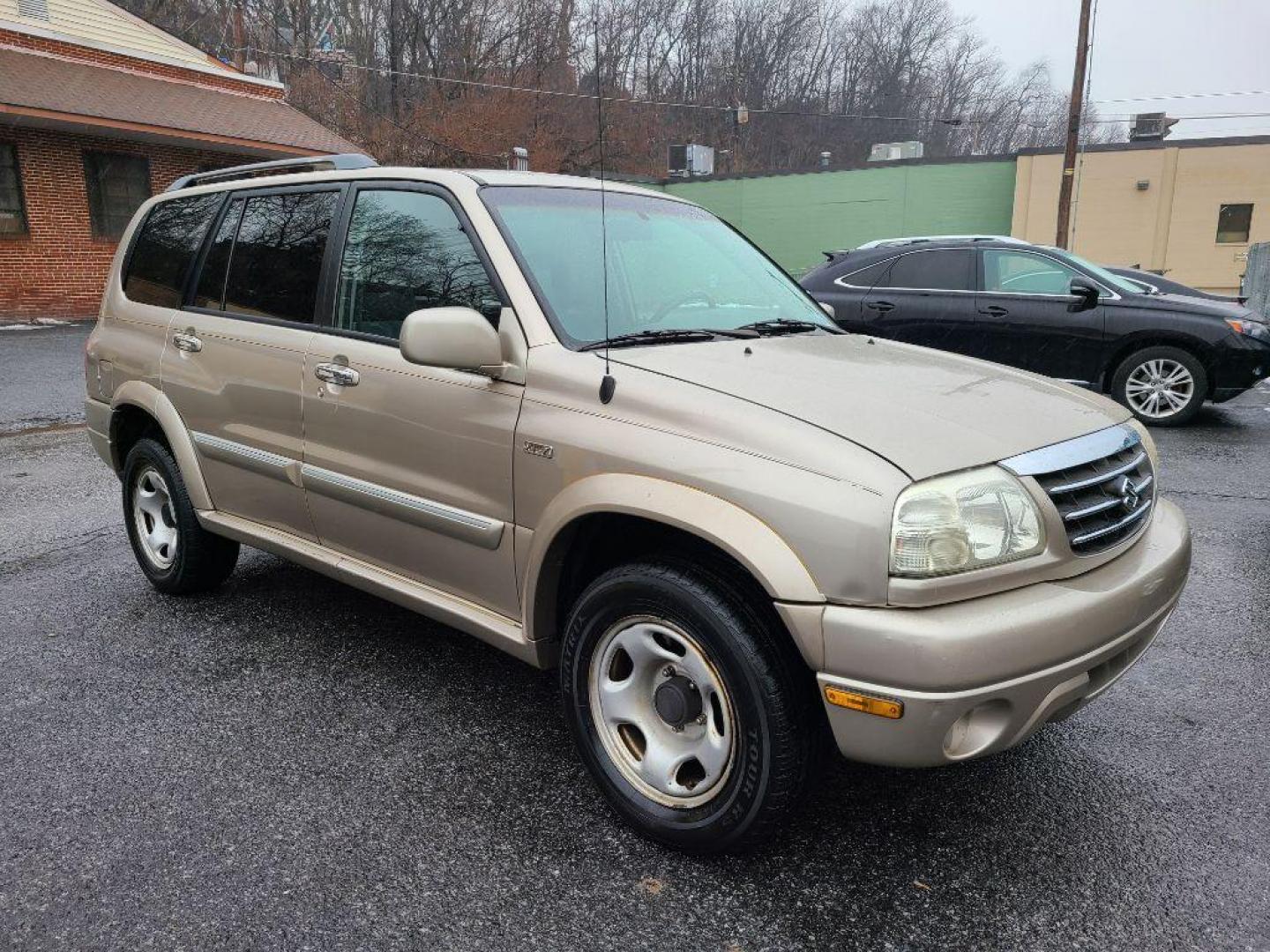 2002 BEIGE SUZUKI XL7 PLUS (JS3TX92V924) with an 2.7L engine, Automatic transmission, located at 117 North Cameron Street, Harrisburg, PA, 17101, (717) 963-8962, 40.266762, -76.875259 - WE FINANCE!!! Good Credit/ Bad Credit/ No Credit - ALL Trade-Ins Welcomed!!! ***Guaranteed Credit Approval*** APPLY ONLINE or CALL us TODAY ;) Internet Prices and Marketplace Prices are SPECIAL discounted ***CASH DEALS*** Retail Prices are higher. Please call us to discuss your cash and finan - Photo#6