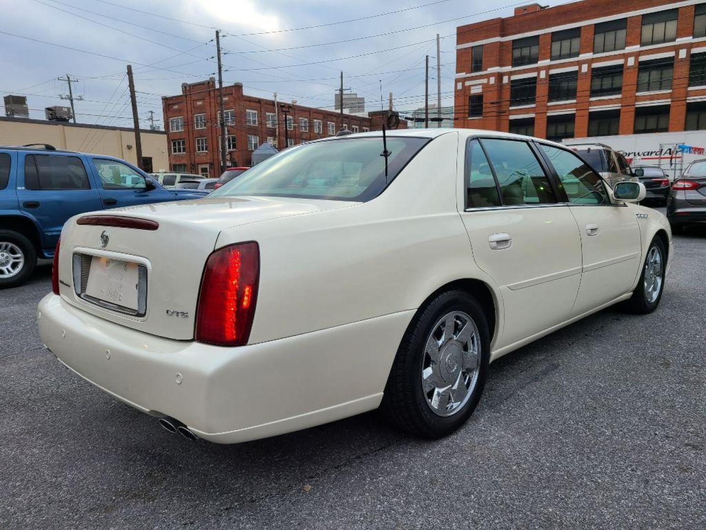 2003 WHITE CADILLAC DEVILLE DTS (1G6KF57963U) with an 4.6L engine, Automatic transmission, located at 117 North Cameron Street, Harrisburg, PA, 17101, (717) 963-8962, 40.266762, -76.875259 - WE FINANCE!!! Good Credit/ Bad Credit/ No Credit - ALL Trade-Ins Welcomed!!! ***Guaranteed Credit Approval*** APPLY ONLINE or CALL us TODAY ;) Internet Prices and Marketplace Prices are SPECIAL discounted ***CASH DEALS*** Retail Prices are higher. Please call us to discuss your cash and finan - Photo#4