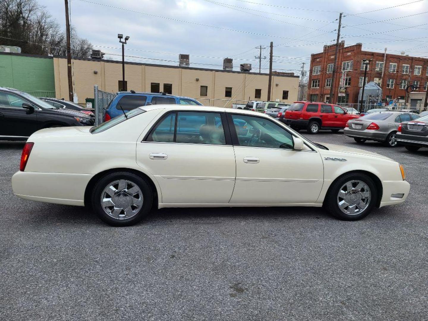 2003 WHITE CADILLAC DEVILLE DTS (1G6KF57963U) with an 4.6L engine, Automatic transmission, located at 117 North Cameron Street, Harrisburg, PA, 17101, (717) 963-8962, 40.266762, -76.875259 - WE FINANCE!!! Good Credit/ Bad Credit/ No Credit - ALL Trade-Ins Welcomed!!! ***Guaranteed Credit Approval*** APPLY ONLINE or CALL us TODAY ;) Internet Prices and Marketplace Prices are SPECIAL discounted ***CASH DEALS*** Retail Prices are higher. Please call us to discuss your cash and finan - Photo#5