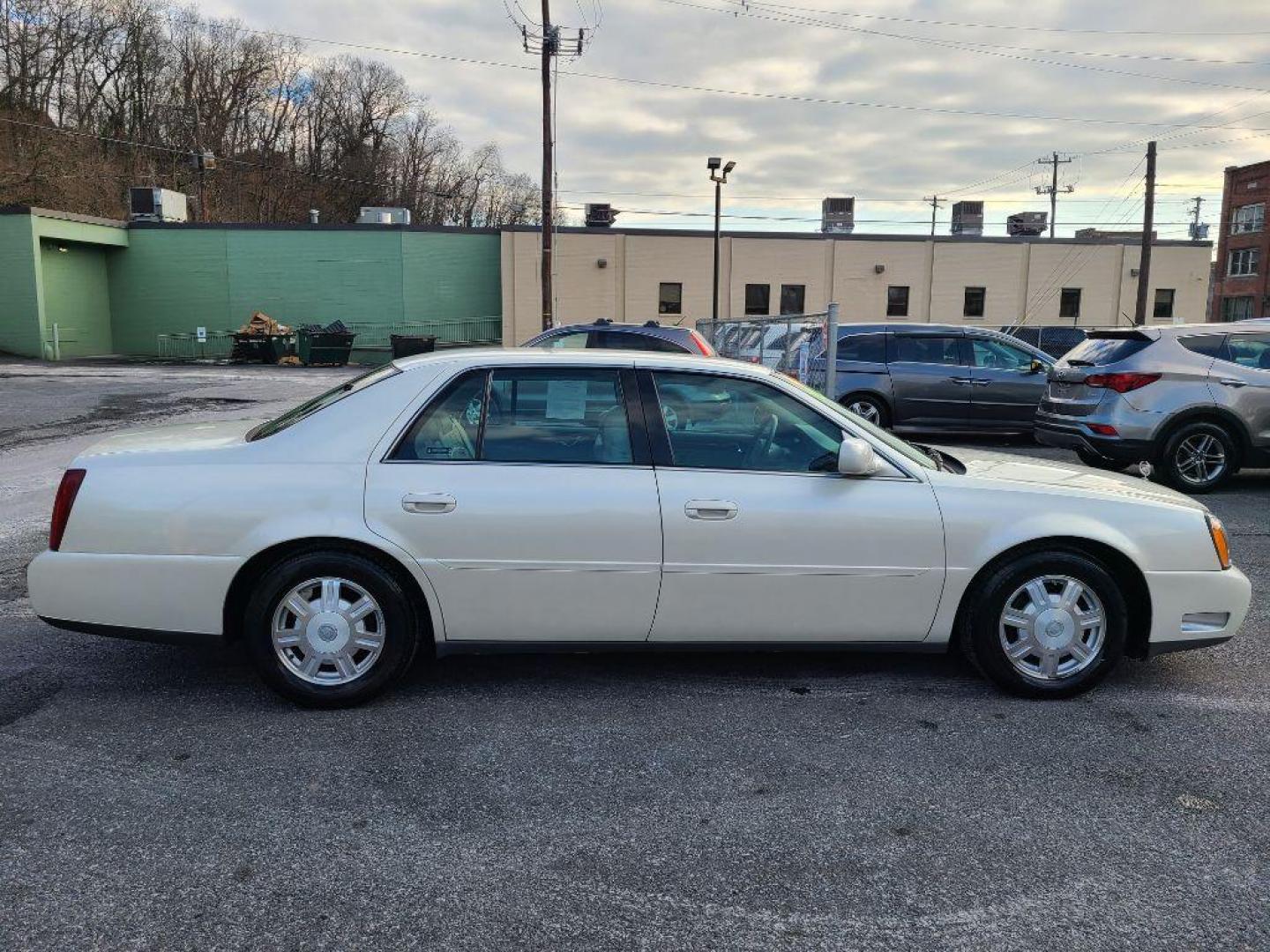 2003 WHITE CADILLAC DEVILLE SEDAN (1G6KD54Y63U) with an 4.6L engine, Automatic transmission, located at 117 North Cameron Street, Harrisburg, PA, 17101, (717) 963-8962, 40.266762, -76.875259 - WE FINANCE!!! Good Credit/ Bad Credit/ No Credit - ALL Trade-Ins Welcomed!!! ***Guaranteed Credit Approval*** APPLY ONLINE or CALL us TODAY ;) Internet Prices and Marketplace Prices are SPECIAL discounted ***CASH DEALS*** Retail Prices are higher. Please call us to discuss your cash and finan - Photo#5