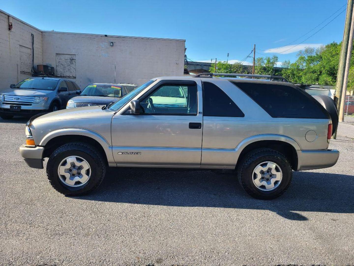 2003 GOLD CHEVROLET BLAZER LS (1GNCT18XX3K) with an 4.3L engine, Automatic transmission, located at 117 North Cameron Street, Harrisburg, PA, 17101, (717) 963-8962, 40.266762, -76.875259 - WE FINANCE!!! Good Credit/ Bad Credit/ No Credit - ALL Trade-Ins Welcomed!!! ***Guaranteed Credit Approval*** APPLY ONLINE or CALL us TODAY ;) Internet Prices and Marketplace Prices are SPECIAL discounted ***CASH DEALS*** Retail Prices are higher. Please call us to discuss your cash and finan - Photo#1