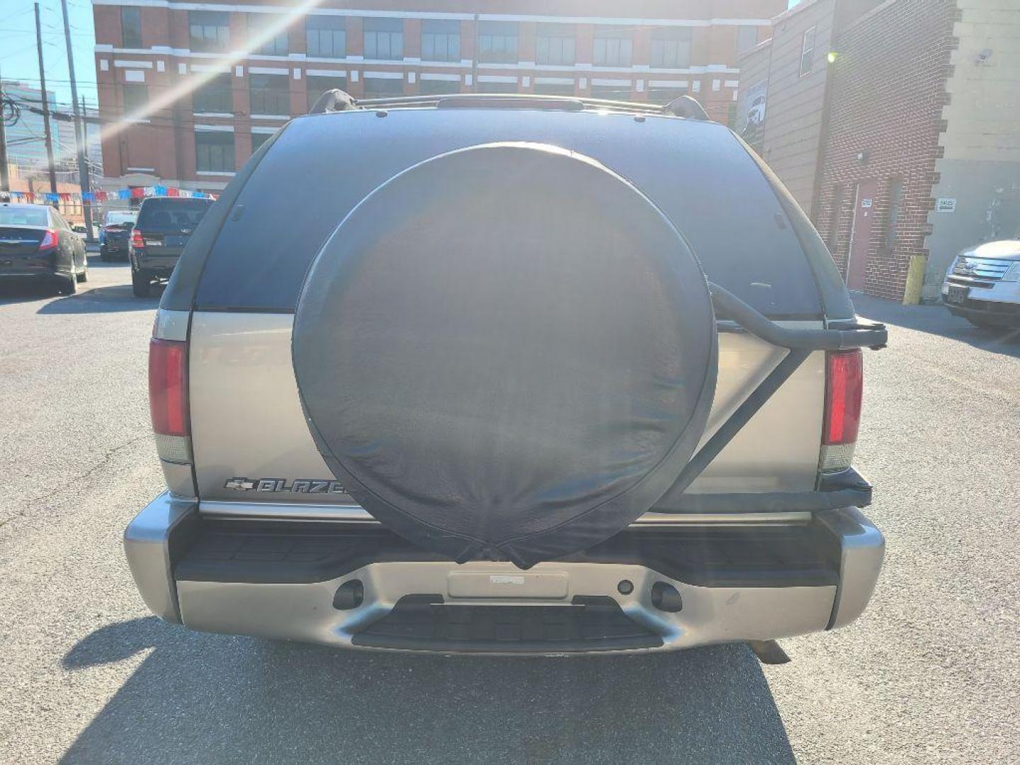 2003 GOLD CHEVROLET BLAZER LS (1GNCT18XX3K) with an 4.3L engine, Automatic transmission, located at 117 North Cameron Street, Harrisburg, PA, 17101, (717) 963-8962, 40.266762, -76.875259 - WE FINANCE!!! Good Credit/ Bad Credit/ No Credit - ALL Trade-Ins Welcomed!!! ***Guaranteed Credit Approval*** APPLY ONLINE or CALL us TODAY ;) Internet Prices and Marketplace Prices are SPECIAL discounted ***CASH DEALS*** Retail Prices are higher. Please call us to discuss your cash and finan - Photo#3