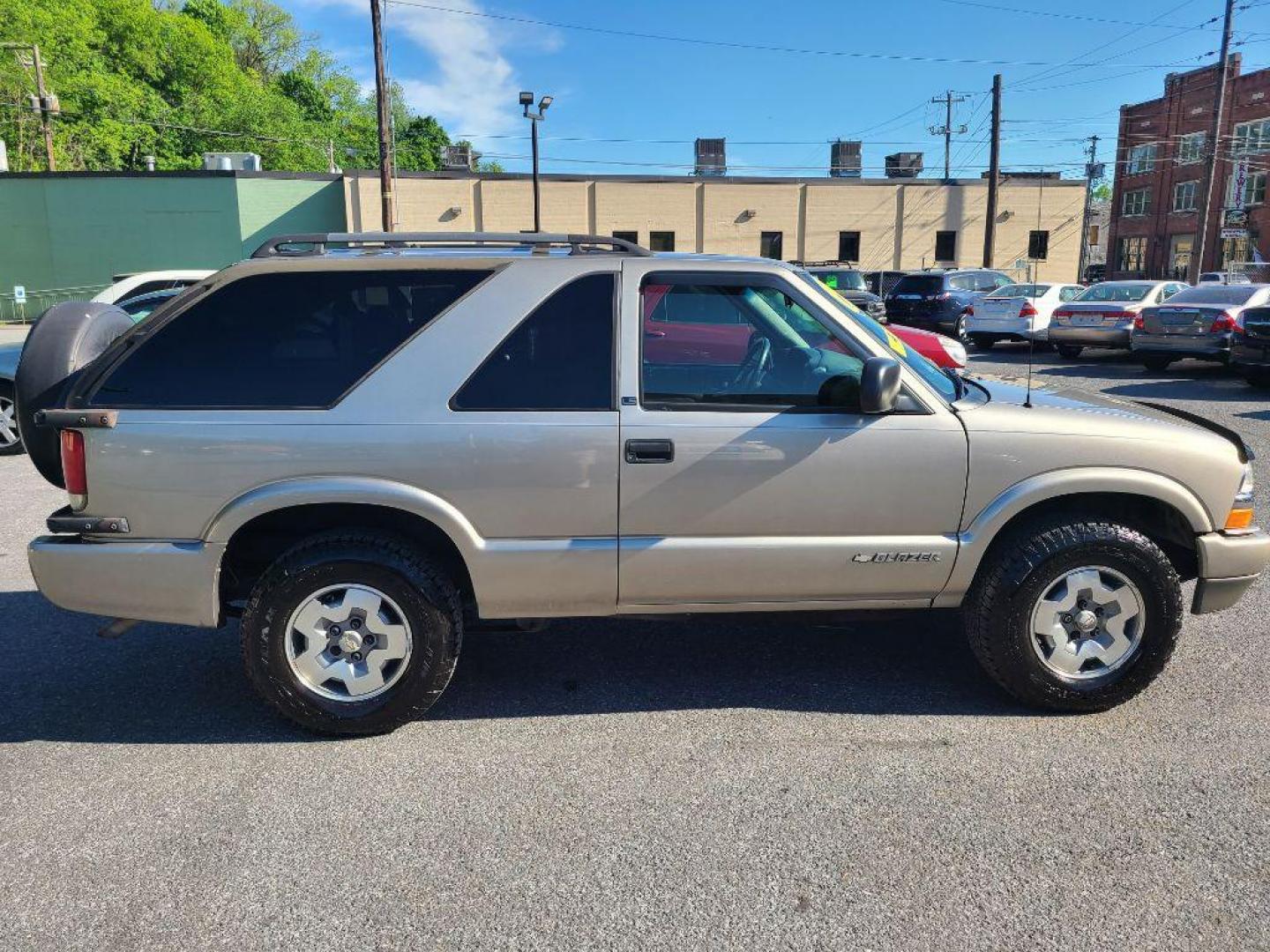 2003 GOLD CHEVROLET BLAZER LS (1GNCT18XX3K) with an 4.3L engine, Automatic transmission, located at 117 North Cameron Street, Harrisburg, PA, 17101, (717) 963-8962, 40.266762, -76.875259 - WE FINANCE!!! Good Credit/ Bad Credit/ No Credit - ALL Trade-Ins Welcomed!!! ***Guaranteed Credit Approval*** APPLY ONLINE or CALL us TODAY ;) Internet Prices and Marketplace Prices are SPECIAL discounted ***CASH DEALS*** Retail Prices are higher. Please call us to discuss your cash and finan - Photo#5