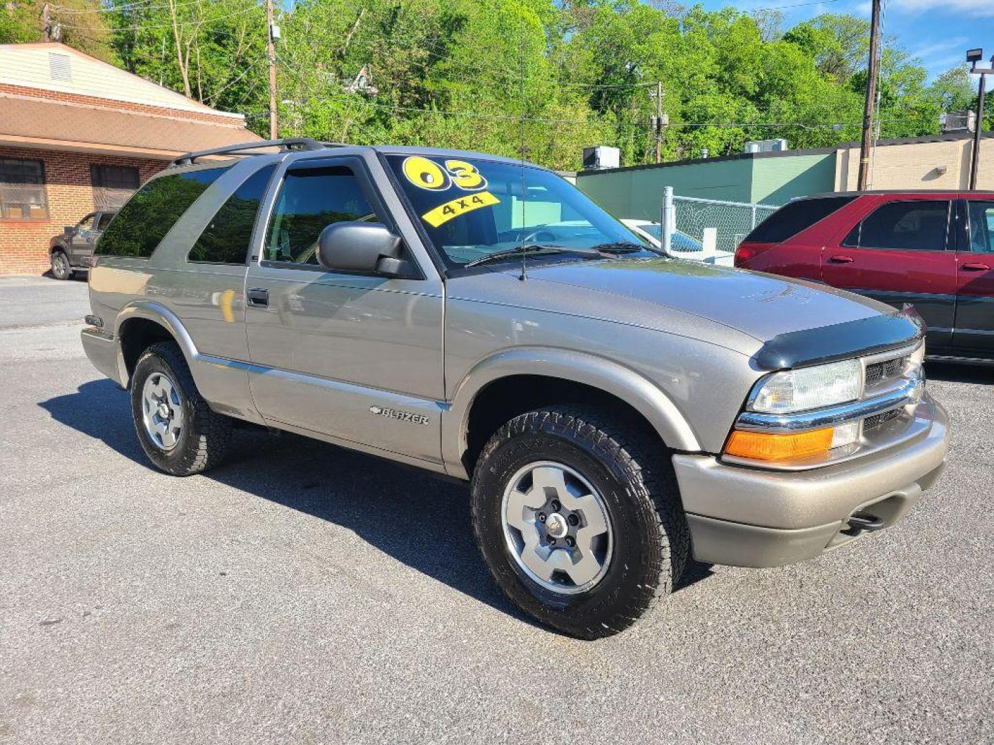 2003 GOLD CHEVROLET BLAZER LS (1GNCT18XX3K) with an 4.3L engine, Automatic transmission, located at 117 North Cameron Street, Harrisburg, PA, 17101, (717) 963-8962, 40.266762, -76.875259 - WE FINANCE!!! Good Credit/ Bad Credit/ No Credit - ALL Trade-Ins Welcomed!!! ***Guaranteed Credit Approval*** APPLY ONLINE or CALL us TODAY ;) Internet Prices and Marketplace Prices are SPECIAL discounted ***CASH DEALS*** Retail Prices are higher. Please call us to discuss your cash and finan - Photo#6