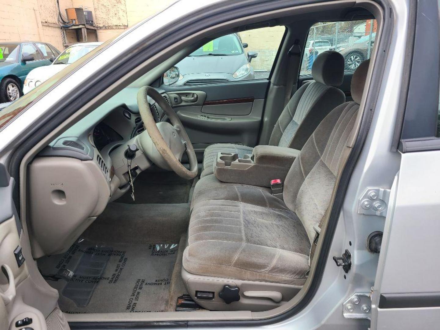 2003 SILVER CHEVROLET IMPALA SDN (2G1WF52E939) with an 3.4L engine, Automatic transmission, located at 117 North Cameron Street, Harrisburg, PA, 17101, (717) 963-8962, 40.266762, -76.875259 - WE FINANCE!!! Good Credit/ Bad Credit/ No Credit - ALL Trade-Ins Welcomed!!! ***Guaranteed Credit Approval*** APPLY ONLINE or CALL us TODAY ;) Internet Prices and Marketplace Prices are SPECIAL discounted ***CASH DEALS*** Retail Prices are higher. Please call us to discuss your cash and finan - Photo#12