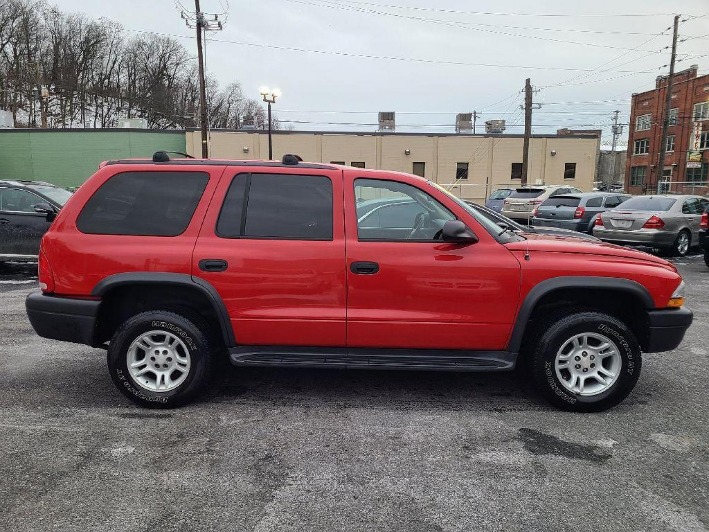 2003 RED DODGE DURANGO SPORT (1D4HS38N33F) with an 4.7L engine, Automatic transmission, located at 117 North Cameron Street, Harrisburg, PA, 17101, (717) 963-8962, 40.266762, -76.875259 - WE FINANCE!!! Good Credit/ Bad Credit/ No Credit - ALL Trade-Ins Welcomed!!! ***Guaranteed Credit Approval*** APPLY ONLINE or CALL us TODAY ;) Internet Prices and Marketplace Prices are SPECIAL discounted ***CASH DEALS*** Retail Prices are higher. Please call us to discuss your cash and finan - Photo#5