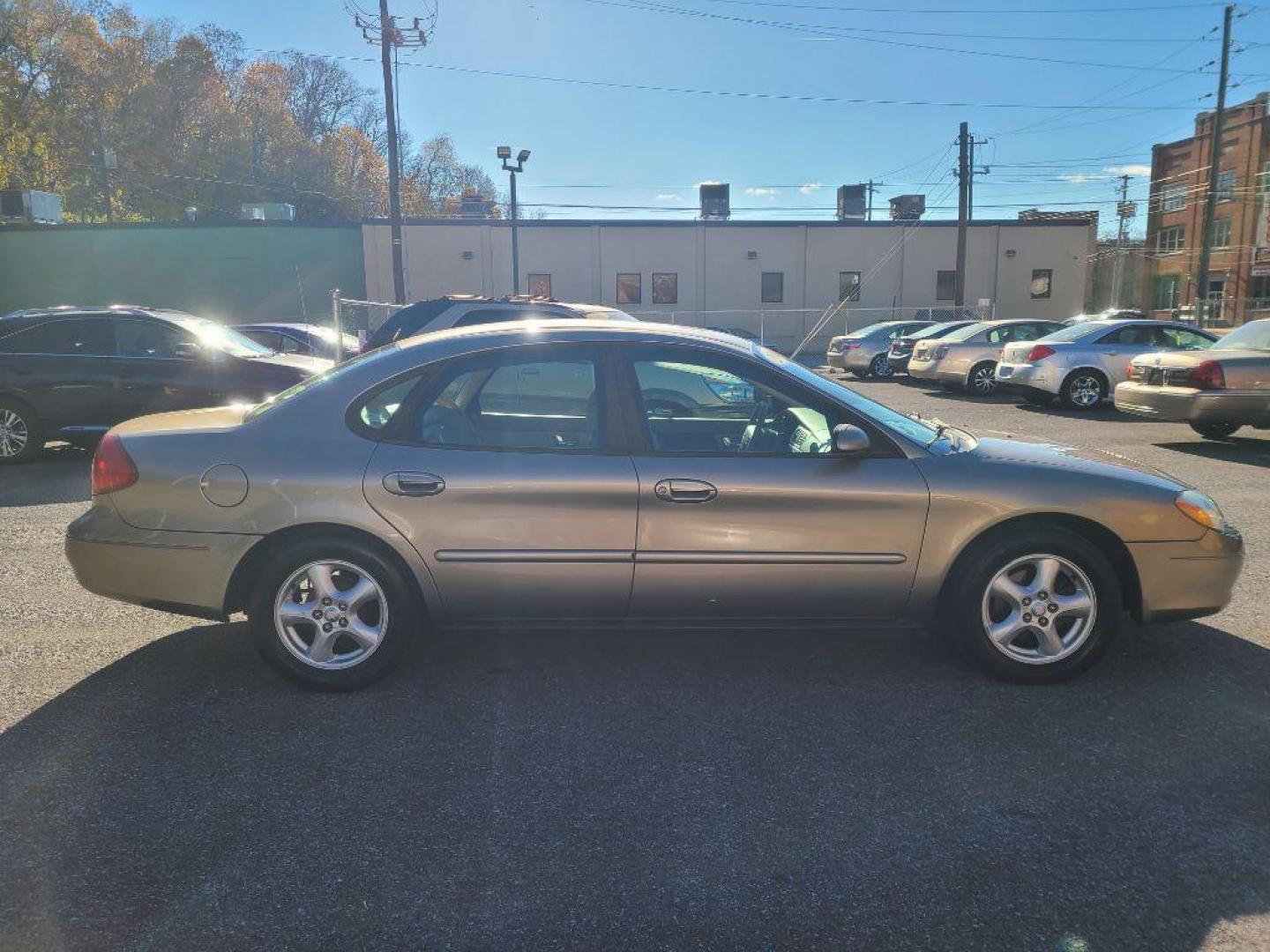 2003 TAN FORD TAURUS SES (1FAHP55U53G) with an 3.0L engine, Automatic transmission, located at 117 North Cameron Street, Harrisburg, PA, 17101, (717) 963-8962, 40.266762, -76.875259 - WE FINANCE!!! Good Credit/ Bad Credit/ No Credit - ALL Trade-Ins Welcomed!!! ***Guaranteed Credit Approval*** APPLY ONLINE or CALL us TODAY ;) Internet Prices and Marketplace Prices are SPECIAL discounted ***CASH DEALS*** Retail Prices are higher. Please call us to discuss your cash and finan - Photo#5