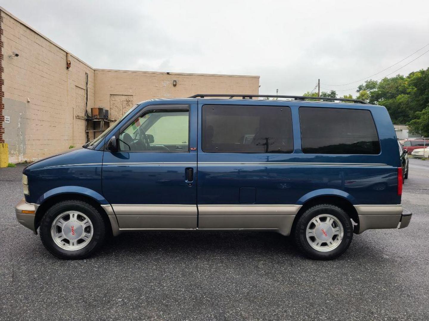 2003 BLUE GMC SAFARI XT (1GKEL19XX3B) with an 4.3L engine, Automatic transmission, located at 117 North Cameron Street, Harrisburg, PA, 17101, (717) 963-8962, 40.266762, -76.875259 - WE FINANCE!!! Good Credit/ Bad Credit/ No Credit - ALL Trade-Ins Welcomed!!! ***Guaranteed Credit Approval*** APPLY ONLINE or CALL us TODAY ;) Internet Prices and Marketplace Prices are SPECIAL discounted ***CASH DEALS*** Retail Prices are higher. Please call us to discuss your cash and finan - Photo#1