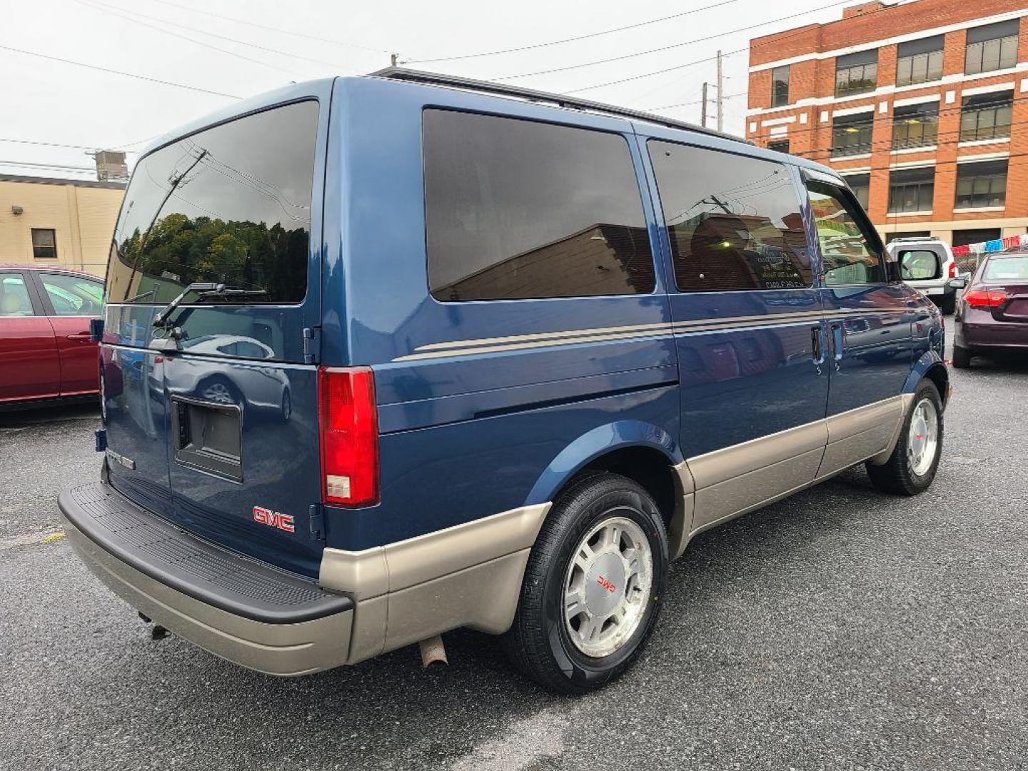 2003 BLUE GMC SAFARI XT (1GKEL19XX3B) with an 4.3L engine, Automatic transmission, located at 117 North Cameron Street, Harrisburg, PA, 17101, (717) 963-8962, 40.266762, -76.875259 - WE FINANCE!!! Good Credit/ Bad Credit/ No Credit - ALL Trade-Ins Welcomed!!! ***Guaranteed Credit Approval*** APPLY ONLINE or CALL us TODAY ;) Internet Prices and Marketplace Prices are SPECIAL discounted ***CASH DEALS*** Retail Prices are higher. Please call us to discuss your cash and finan - Photo#4