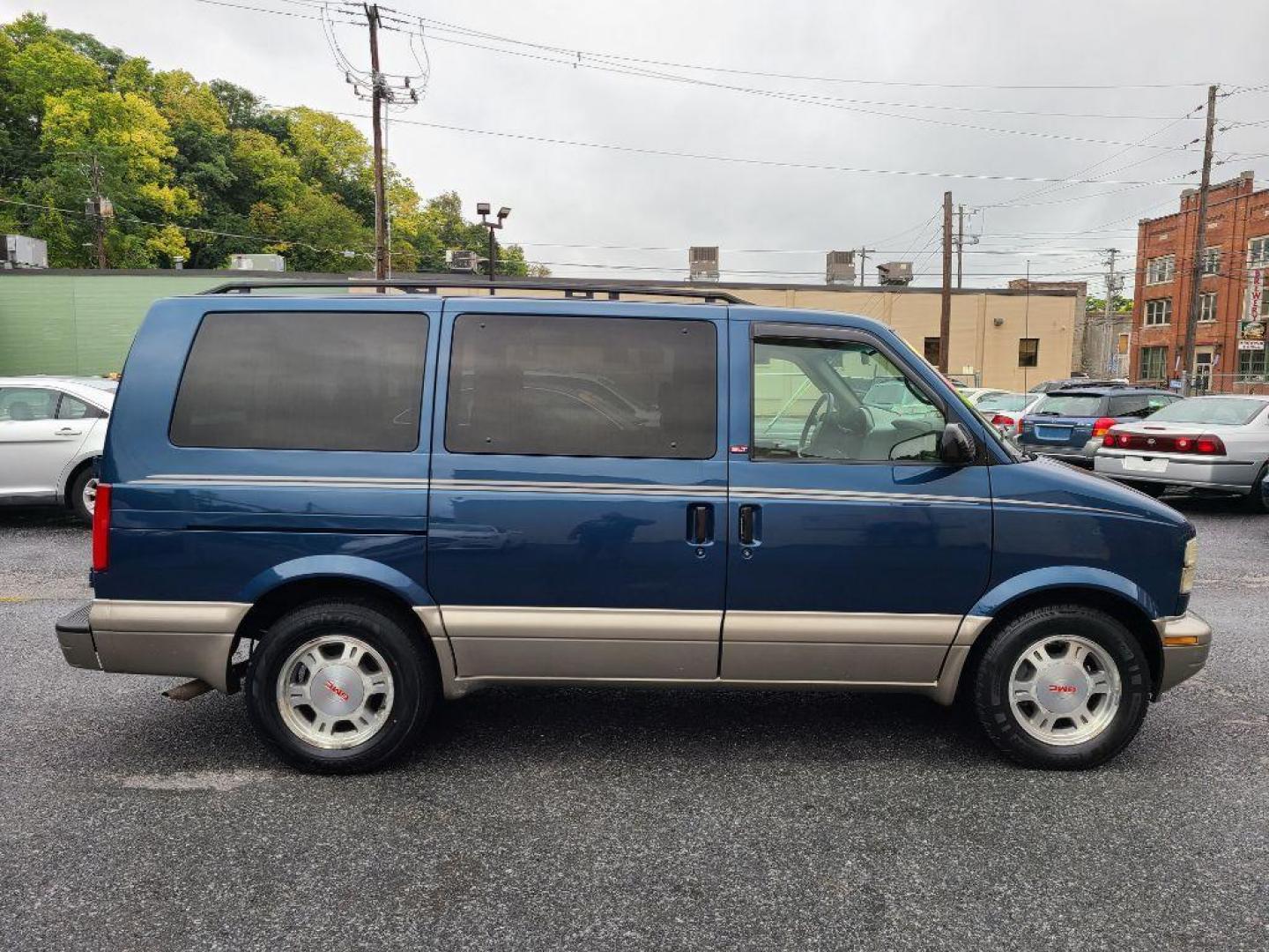 2003 BLUE GMC SAFARI XT (1GKEL19XX3B) with an 4.3L engine, Automatic transmission, located at 117 North Cameron Street, Harrisburg, PA, 17101, (717) 963-8962, 40.266762, -76.875259 - WE FINANCE!!! Good Credit/ Bad Credit/ No Credit - ALL Trade-Ins Welcomed!!! ***Guaranteed Credit Approval*** APPLY ONLINE or CALL us TODAY ;) Internet Prices and Marketplace Prices are SPECIAL discounted ***CASH DEALS*** Retail Prices are higher. Please call us to discuss your cash and finan - Photo#5