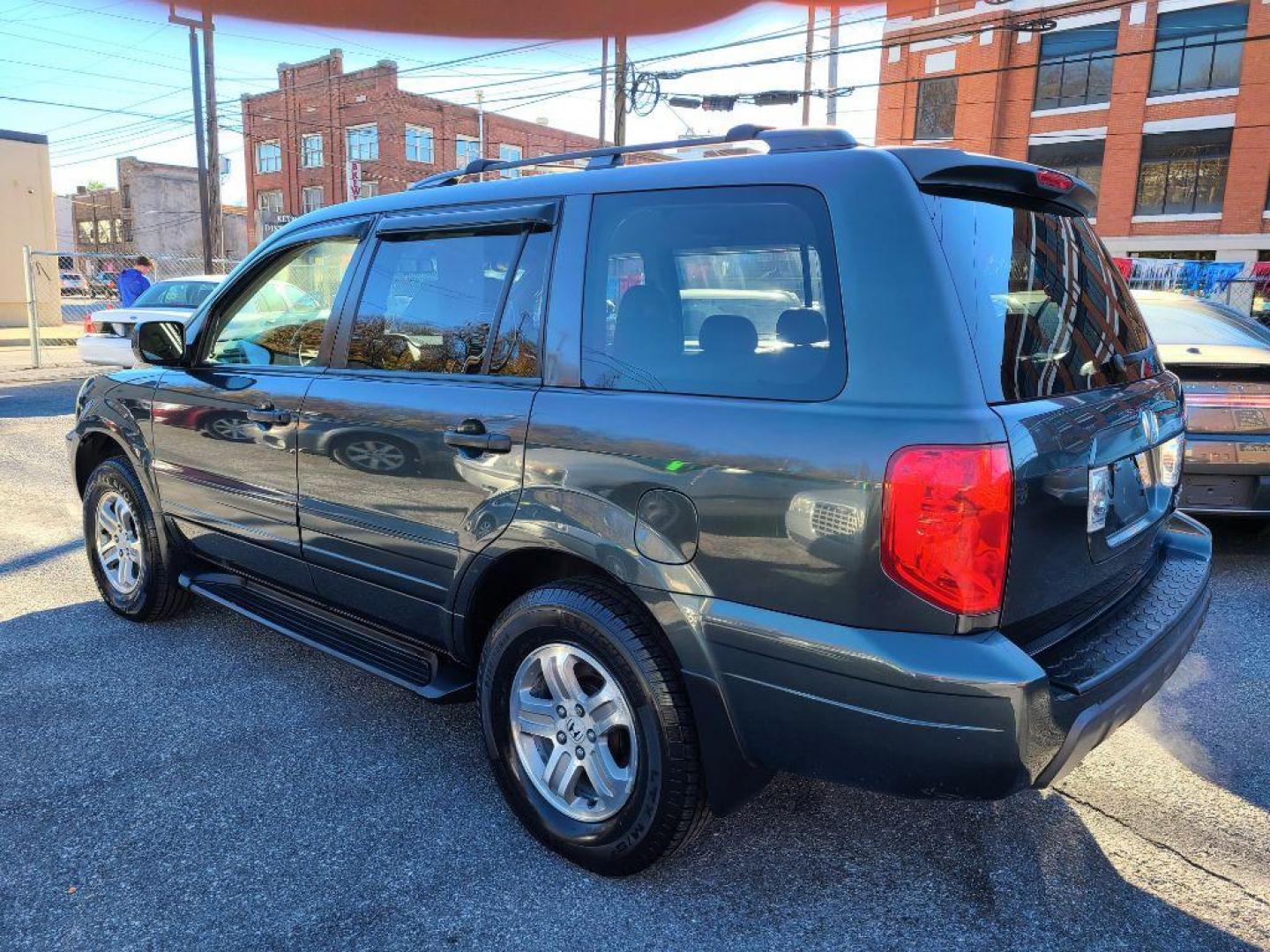 2003 SILVER HONDA PILOT EXL (2HKYF18673H) with an 3.5L engine, Automatic transmission, located at 117 North Cameron Street, Harrisburg, PA, 17101, (717) 963-8962, 40.266762, -76.875259 - WE FINANCE!!! Good Credit/ Bad Credit/ No Credit - ALL Trade-Ins Welcomed!!! ***Guaranteed Credit Approval*** APPLY ONLINE or CALL us TODAY ;) Internet Prices and Marketplace Prices are SPECIAL discounted ***CASH DEALS*** Retail Prices are higher. Please call us to discuss your cash and finan - Photo#2