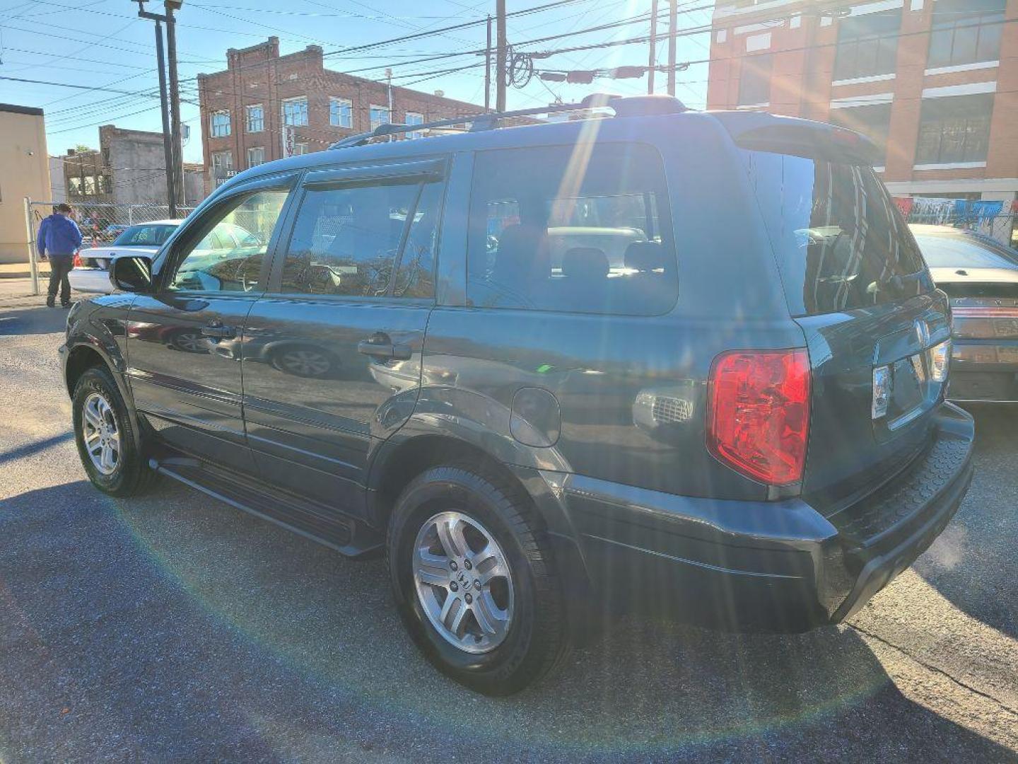 2003 SILVER HONDA PILOT EXL (2HKYF18673H) with an 3.5L engine, Automatic transmission, located at 117 North Cameron Street, Harrisburg, PA, 17101, (717) 963-8962, 40.266762, -76.875259 - WE FINANCE!!! Good Credit/ Bad Credit/ No Credit - ALL Trade-Ins Welcomed!!! ***Guaranteed Credit Approval*** APPLY ONLINE or CALL us TODAY ;) Internet Prices and Marketplace Prices are SPECIAL discounted ***CASH DEALS*** Retail Prices are higher. Please call us to discuss your cash and finan - Photo#3