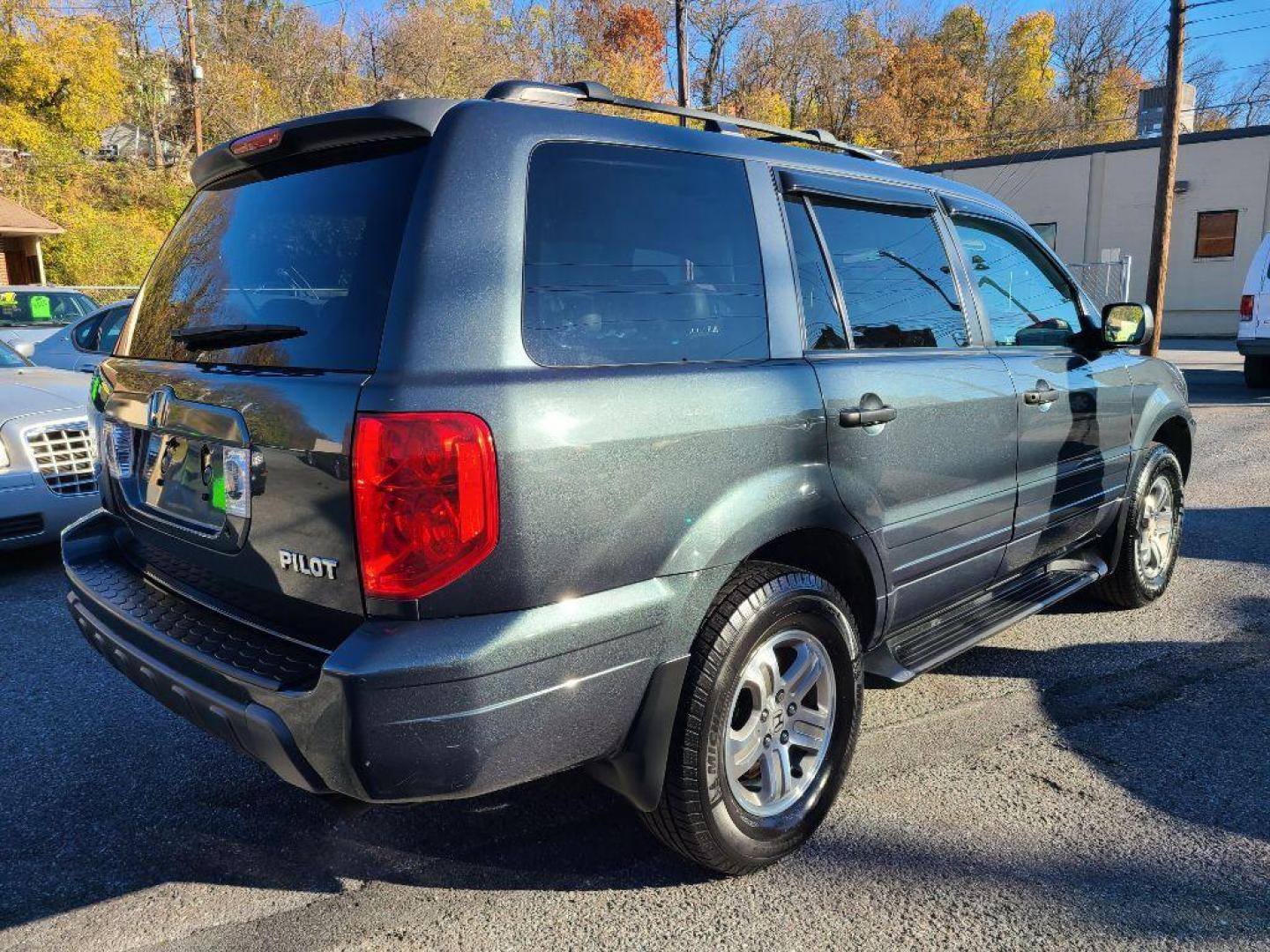 2003 SILVER HONDA PILOT EXL (2HKYF18673H) with an 3.5L engine, Automatic transmission, located at 117 North Cameron Street, Harrisburg, PA, 17101, (717) 963-8962, 40.266762, -76.875259 - WE FINANCE!!! Good Credit/ Bad Credit/ No Credit - ALL Trade-Ins Welcomed!!! ***Guaranteed Credit Approval*** APPLY ONLINE or CALL us TODAY ;) Internet Prices and Marketplace Prices are SPECIAL discounted ***CASH DEALS*** Retail Prices are higher. Please call us to discuss your cash and finan - Photo#5