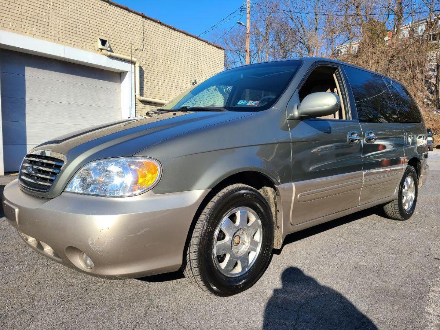 2003 GREEN KIA SEDONA EX (KNDUP131336) with an 3.5L engine, Automatic transmission, located at 117 North Cameron Street, Harrisburg, PA, 17101, (717) 963-8962, 40.266762, -76.875259 - WE FINANCE!!! Good Credit/ Bad Credit/ No Credit - ALL Trade-Ins Welcomed!!! ***Guaranteed Credit Approval*** APPLY ONLINE or CALL us TODAY ;) Internet Prices and Marketplace Prices are SPECIAL discounted ***CASH DEALS*** Retail Prices are higher. Please call us to discuss your cash and finan - Photo#0