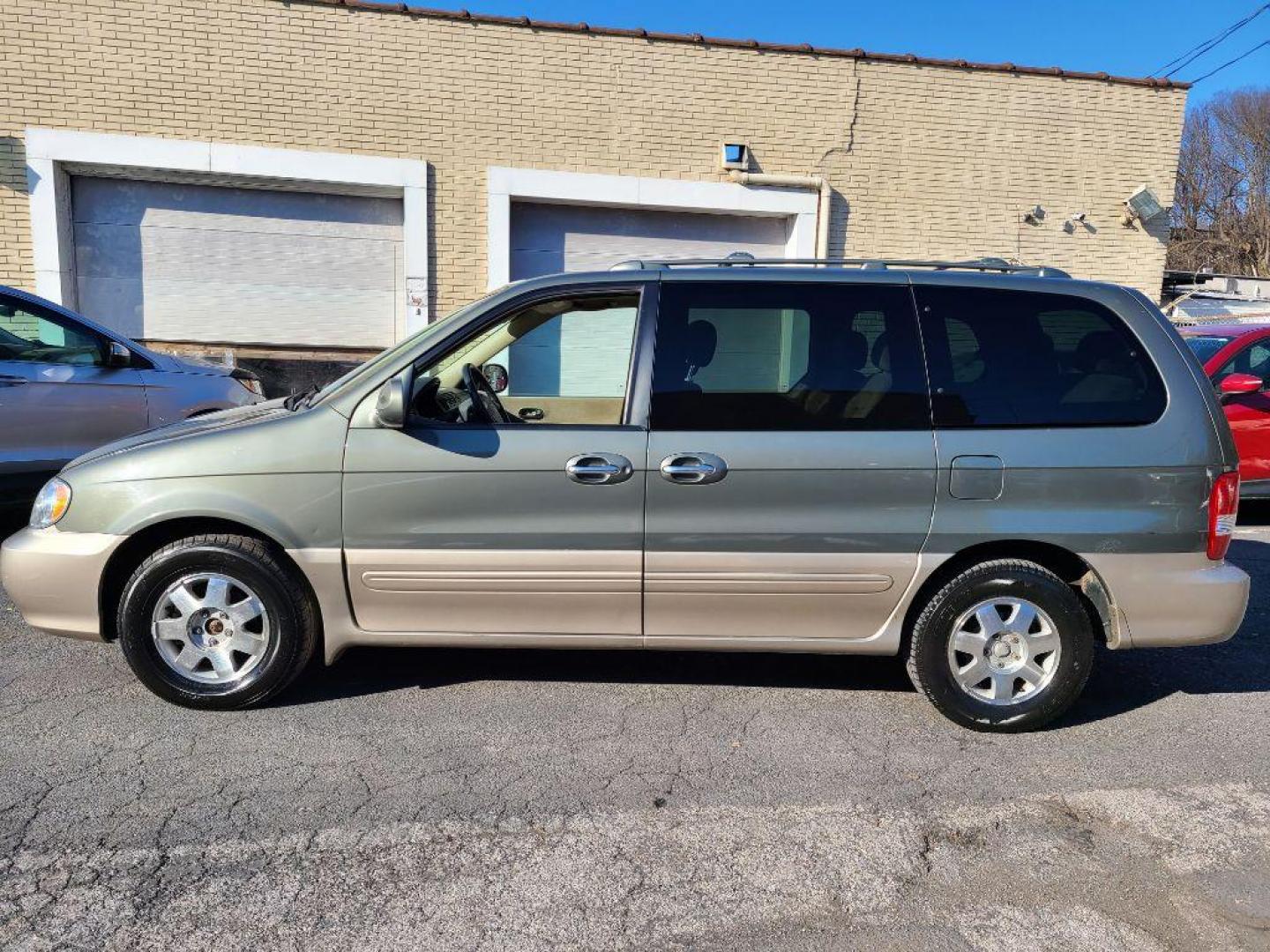 2003 GREEN KIA SEDONA EX (KNDUP131336) with an 3.5L engine, Automatic transmission, located at 117 North Cameron Street, Harrisburg, PA, 17101, (717) 963-8962, 40.266762, -76.875259 - WE FINANCE!!! Good Credit/ Bad Credit/ No Credit - ALL Trade-Ins Welcomed!!! ***Guaranteed Credit Approval*** APPLY ONLINE or CALL us TODAY ;) Internet Prices and Marketplace Prices are SPECIAL discounted ***CASH DEALS*** Retail Prices are higher. Please call us to discuss your cash and finan - Photo#1