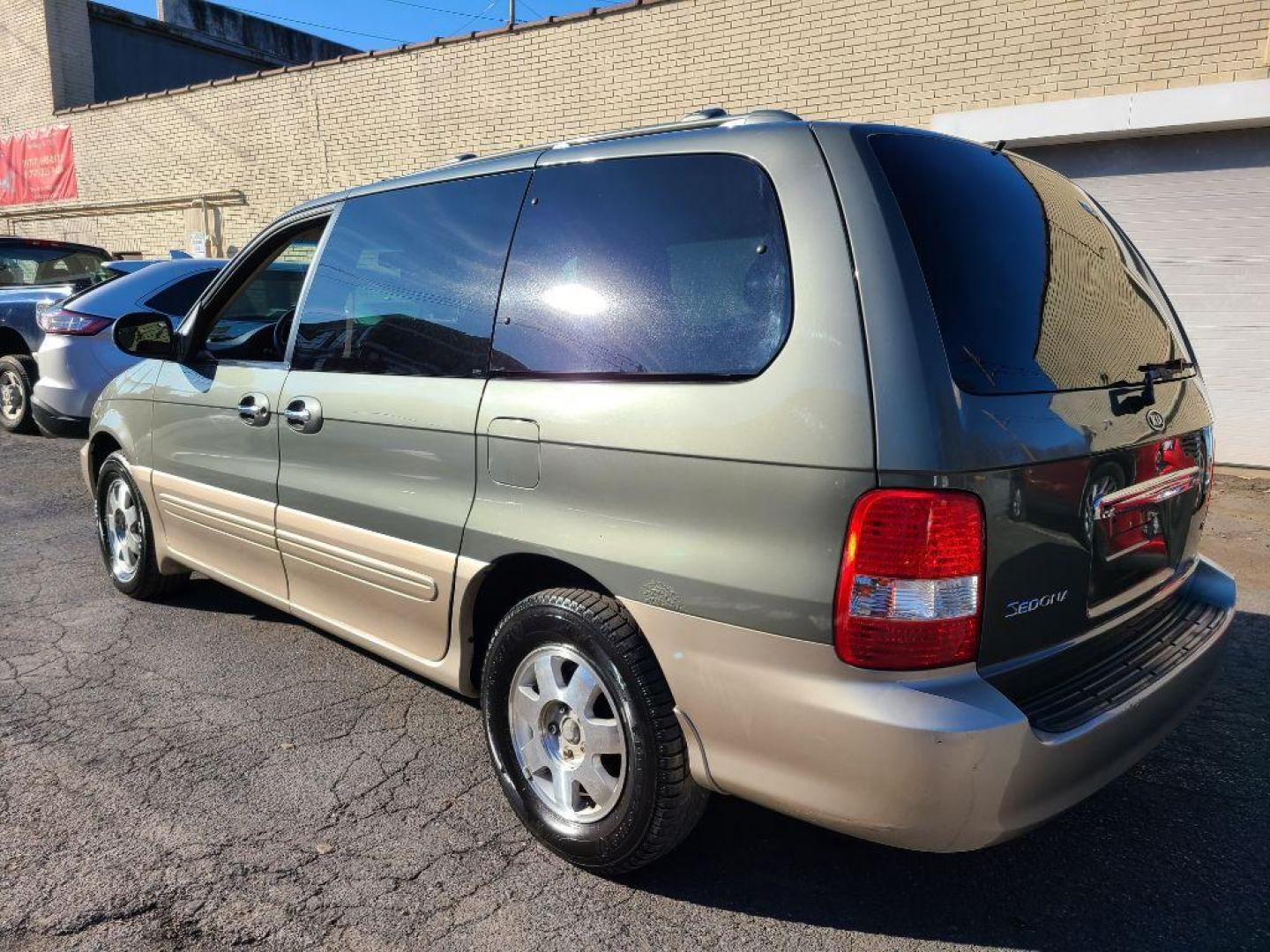 2003 GREEN KIA SEDONA EX (KNDUP131336) with an 3.5L engine, Automatic transmission, located at 117 North Cameron Street, Harrisburg, PA, 17101, (717) 963-8962, 40.266762, -76.875259 - WE FINANCE!!! Good Credit/ Bad Credit/ No Credit - ALL Trade-Ins Welcomed!!! ***Guaranteed Credit Approval*** APPLY ONLINE or CALL us TODAY ;) Internet Prices and Marketplace Prices are SPECIAL discounted ***CASH DEALS*** Retail Prices are higher. Please call us to discuss your cash and finan - Photo#2