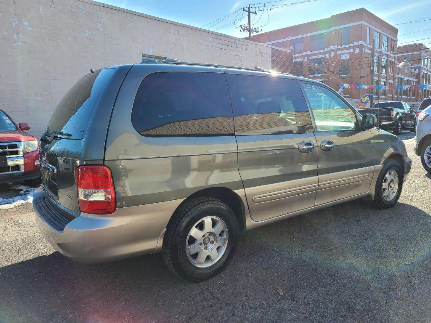 2003 GREEN KIA SEDONA EX (KNDUP131336) with an 3.5L engine, Automatic transmission, located at 117 North Cameron Street, Harrisburg, PA, 17101, (717) 963-8962, 40.266762, -76.875259 - WE FINANCE!!! Good Credit/ Bad Credit/ No Credit - ALL Trade-Ins Welcomed!!! ***Guaranteed Credit Approval*** APPLY ONLINE or CALL us TODAY ;) Internet Prices and Marketplace Prices are SPECIAL discounted ***CASH DEALS*** Retail Prices are higher. Please call us to discuss your cash and finan - Photo#4