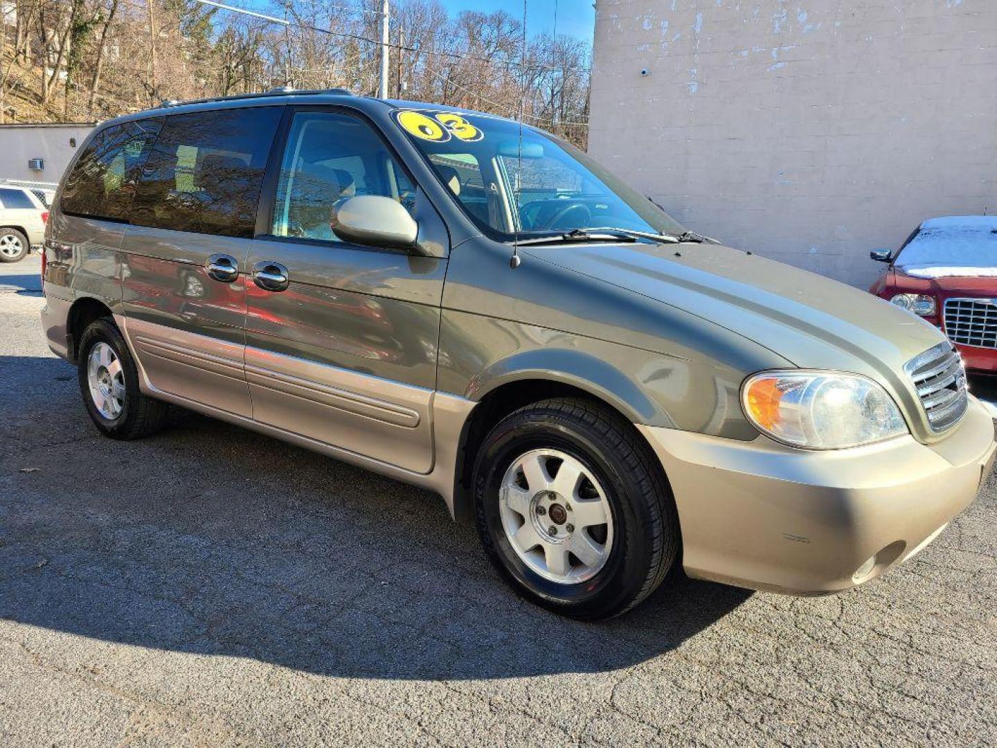 2003 GREEN KIA SEDONA EX (KNDUP131336) with an 3.5L engine, Automatic transmission, located at 117 North Cameron Street, Harrisburg, PA, 17101, (717) 963-8962, 40.266762, -76.875259 - WE FINANCE!!! Good Credit/ Bad Credit/ No Credit - ALL Trade-Ins Welcomed!!! ***Guaranteed Credit Approval*** APPLY ONLINE or CALL us TODAY ;) Internet Prices and Marketplace Prices are SPECIAL discounted ***CASH DEALS*** Retail Prices are higher. Please call us to discuss your cash and finan - Photo#6