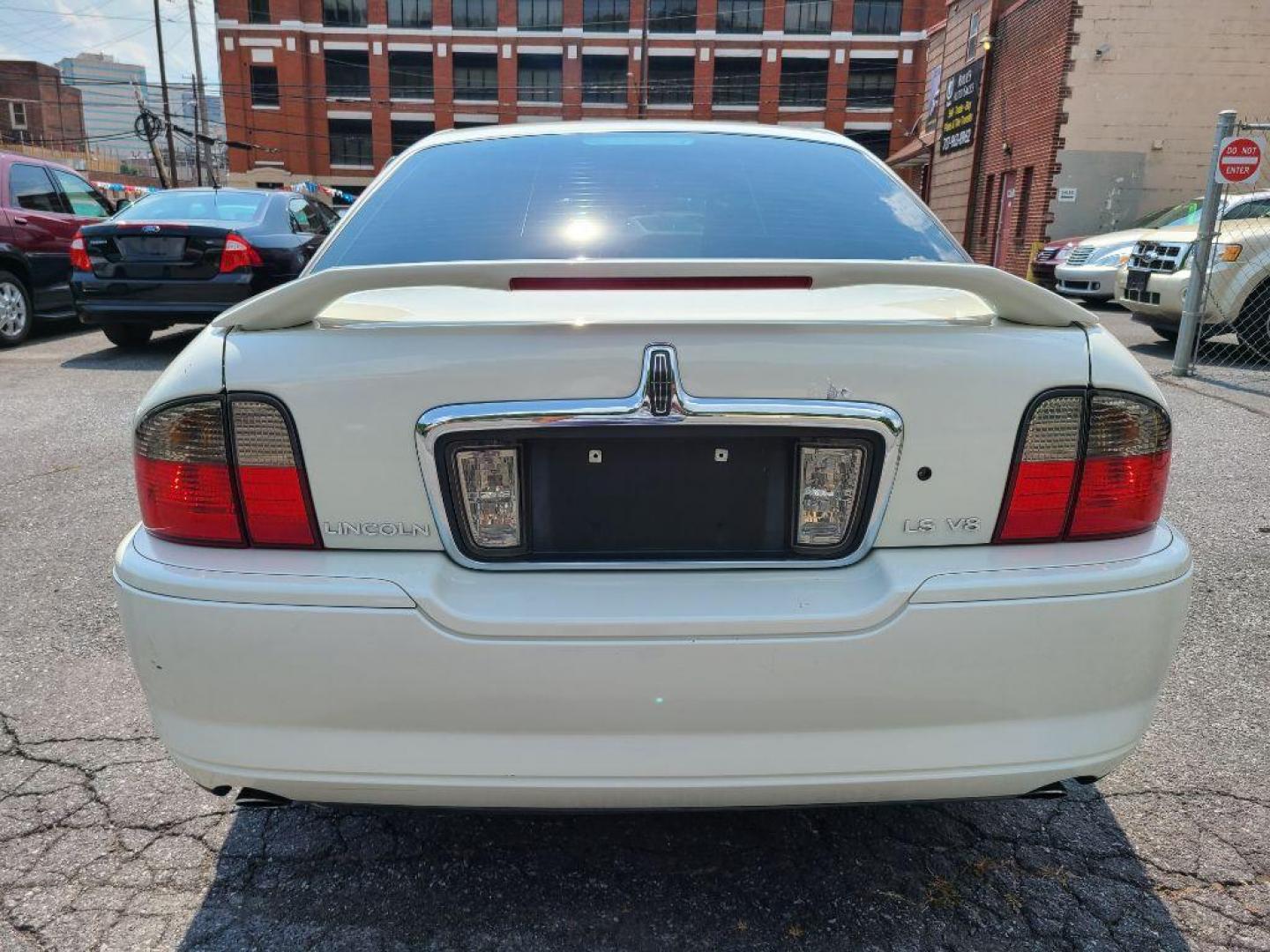 2003 PEARL LINCOLN LS (1LNHM87A93Y) with an 3.9L engine, Automatic transmission, located at 117 North Cameron Street, Harrisburg, PA, 17101, (717) 963-8962, 40.266762, -76.875259 - WE FINANCE!!! Good Credit/ Bad Credit/ No Credit - ALL Trade-Ins Welcomed!!! ***Guaranteed Credit Approval*** APPLY ONLINE or CALL us TODAY ;) Internet Prices and Marketplace Prices are SPECIAL discounted ***CASH DEALS*** Retail Prices are higher. Please call us to discuss your cash and finan - Photo#3