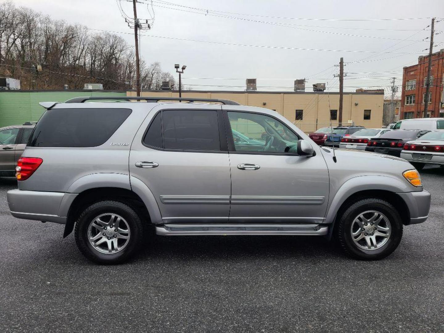 2003 SILVER TOYOTA SEQUOIA LIMITED (5TDBT48A03S) with an 4.7L engine, Automatic transmission, located at 117 North Cameron Street, Harrisburg, PA, 17101, (717) 963-8962, 40.266762, -76.875259 - WE FINANCE!!! Good Credit/ Bad Credit/ No Credit - ALL Trade-Ins Welcomed!!! ***Guaranteed Credit Approval*** APPLY ONLINE or CALL us TODAY ;) Internet Prices and Marketplace Prices are SPECIAL discounted ***CASH DEALS*** Retail Prices are higher. Please call us to discuss your cash and finan - Photo#5