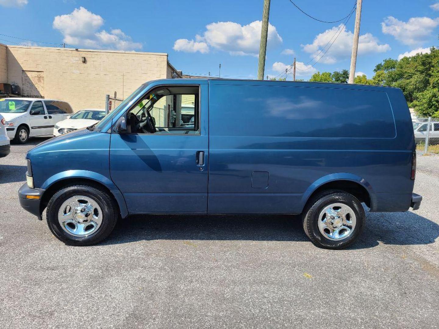 2004 BLUE CHEVROLET ASTRO EXTCARGO (1GCDM19X14B) with an 4.3L engine, Automatic transmission, located at 117 North Cameron Street, Harrisburg, PA, 17101, (717) 963-8962, 40.266762, -76.875259 - WE FINANCE!!! Good Credit/ Bad Credit/ No Credit - ALL Trade-Ins Welcomed!!! ***Guaranteed Credit Approval*** APPLY ONLINE or CALL us TODAY ;) Internet Prices and Marketplace Prices are SPECIAL discounted ***CASH DEALS*** Retail Prices are higher. Please call us to discuss your cash and finan - Photo#1