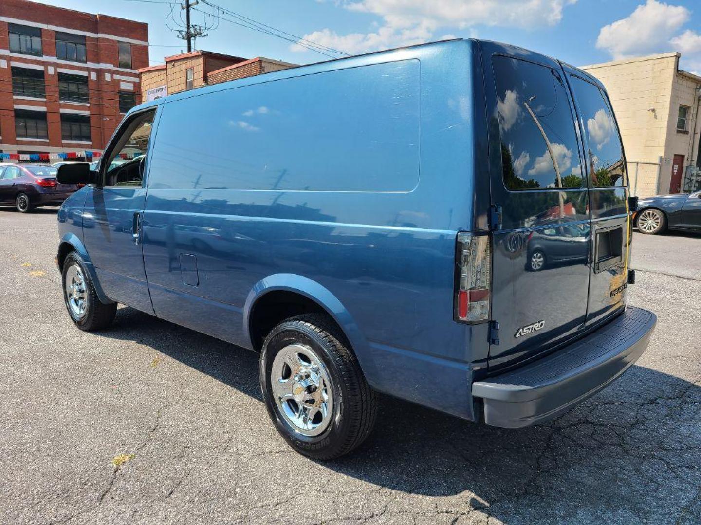 2004 BLUE CHEVROLET ASTRO EXTCARGO (1GCDM19X14B) with an 4.3L engine, Automatic transmission, located at 117 North Cameron Street, Harrisburg, PA, 17101, (717) 963-8962, 40.266762, -76.875259 - WE FINANCE!!! Good Credit/ Bad Credit/ No Credit - ALL Trade-Ins Welcomed!!! ***Guaranteed Credit Approval*** APPLY ONLINE or CALL us TODAY ;) Internet Prices and Marketplace Prices are SPECIAL discounted ***CASH DEALS*** Retail Prices are higher. Please call us to discuss your cash and finan - Photo#2