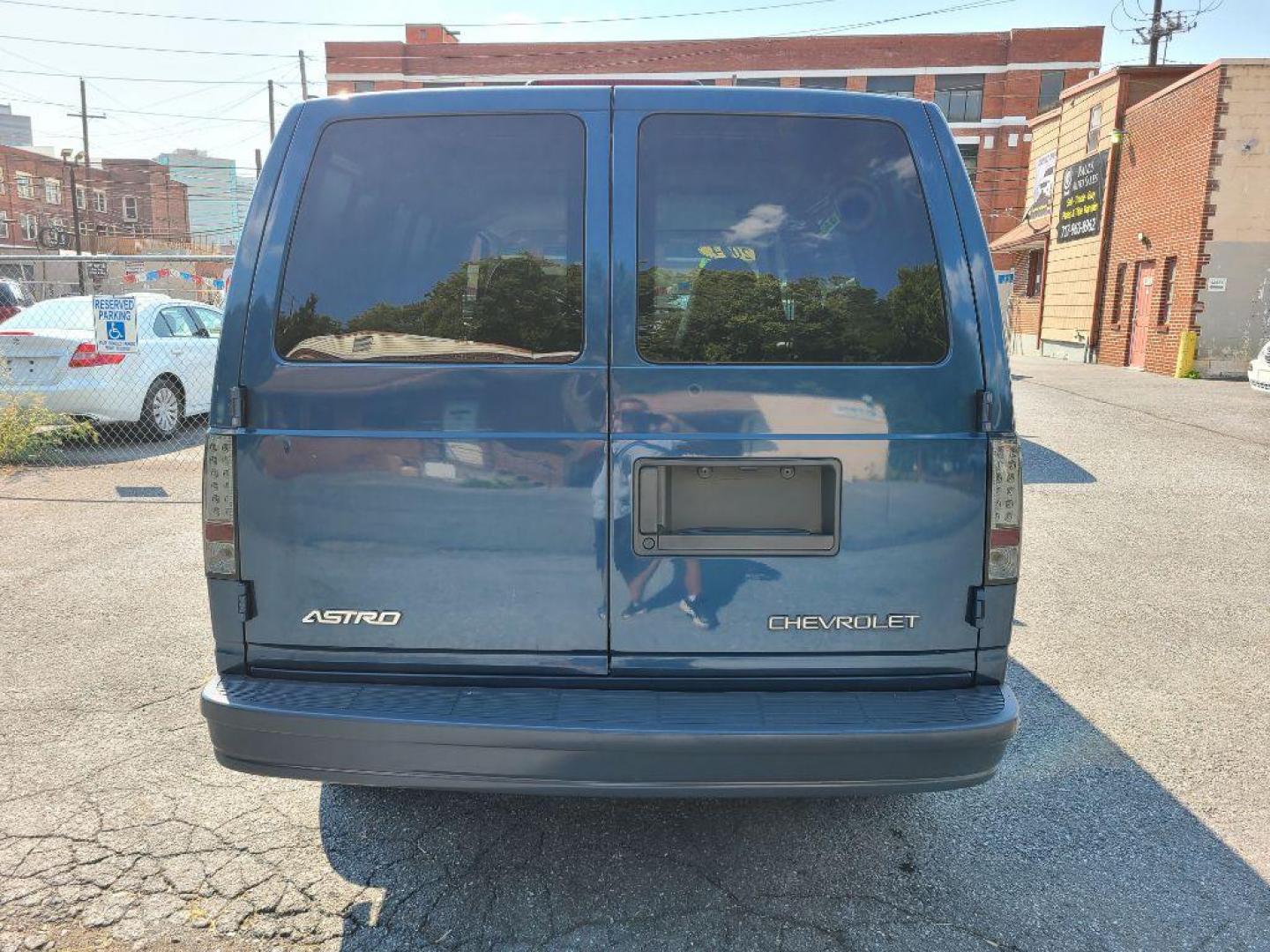 2004 BLUE CHEVROLET ASTRO EXTCARGO (1GCDM19X14B) with an 4.3L engine, Automatic transmission, located at 117 North Cameron Street, Harrisburg, PA, 17101, (717) 963-8962, 40.266762, -76.875259 - WE FINANCE!!! Good Credit/ Bad Credit/ No Credit - ALL Trade-Ins Welcomed!!! ***Guaranteed Credit Approval*** APPLY ONLINE or CALL us TODAY ;) Internet Prices and Marketplace Prices are SPECIAL discounted ***CASH DEALS*** Retail Prices are higher. Please call us to discuss your cash and finan - Photo#3