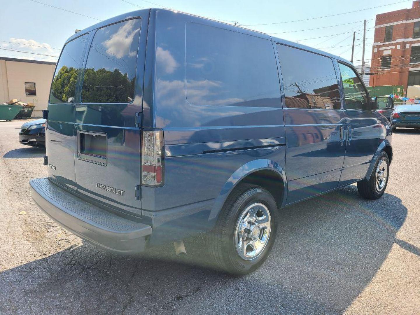 2004 BLUE CHEVROLET ASTRO EXTCARGO (1GCDM19X14B) with an 4.3L engine, Automatic transmission, located at 117 North Cameron Street, Harrisburg, PA, 17101, (717) 963-8962, 40.266762, -76.875259 - WE FINANCE!!! Good Credit/ Bad Credit/ No Credit - ALL Trade-Ins Welcomed!!! ***Guaranteed Credit Approval*** APPLY ONLINE or CALL us TODAY ;) Internet Prices and Marketplace Prices are SPECIAL discounted ***CASH DEALS*** Retail Prices are higher. Please call us to discuss your cash and finan - Photo#4