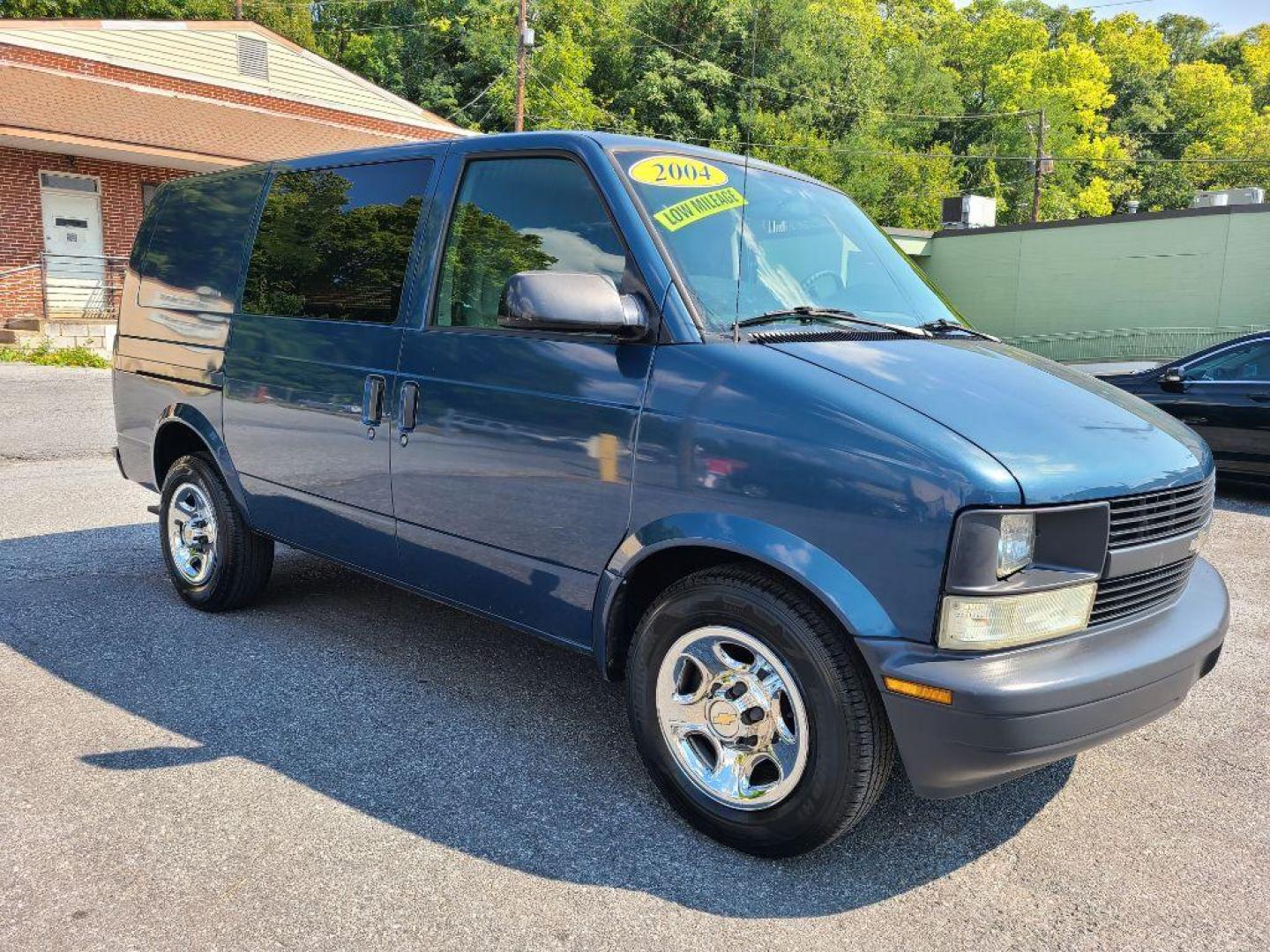 2004 BLUE CHEVROLET ASTRO EXTCARGO (1GCDM19X14B) with an 4.3L engine, Automatic transmission, located at 117 North Cameron Street, Harrisburg, PA, 17101, (717) 963-8962, 40.266762, -76.875259 - WE FINANCE!!! Good Credit/ Bad Credit/ No Credit - ALL Trade-Ins Welcomed!!! ***Guaranteed Credit Approval*** APPLY ONLINE or CALL us TODAY ;) Internet Prices and Marketplace Prices are SPECIAL discounted ***CASH DEALS*** Retail Prices are higher. Please call us to discuss your cash and finan - Photo#6