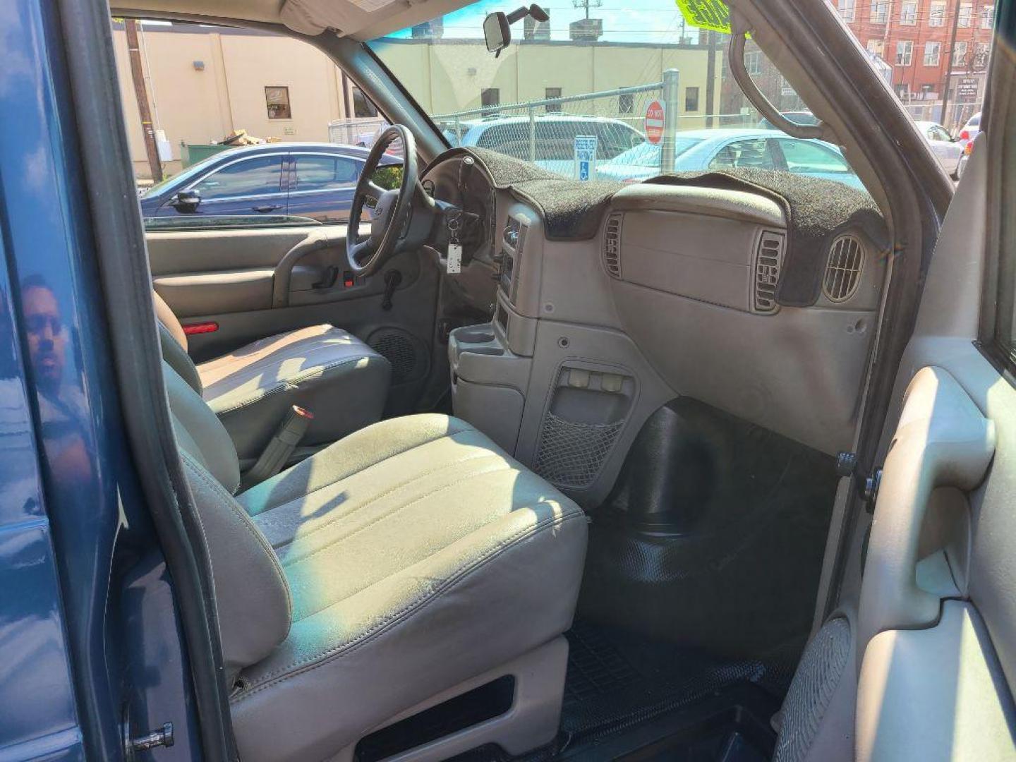 2004 BLUE CHEVROLET ASTRO EXTCARGO (1GCDM19X14B) with an 4.3L engine, Automatic transmission, located at 117 North Cameron Street, Harrisburg, PA, 17101, (717) 963-8962, 40.266762, -76.875259 - WE FINANCE!!! Good Credit/ Bad Credit/ No Credit - ALL Trade-Ins Welcomed!!! ***Guaranteed Credit Approval*** APPLY ONLINE or CALL us TODAY ;) Internet Prices and Marketplace Prices are SPECIAL discounted ***CASH DEALS*** Retail Prices are higher. Please call us to discuss your cash and finan - Photo#8