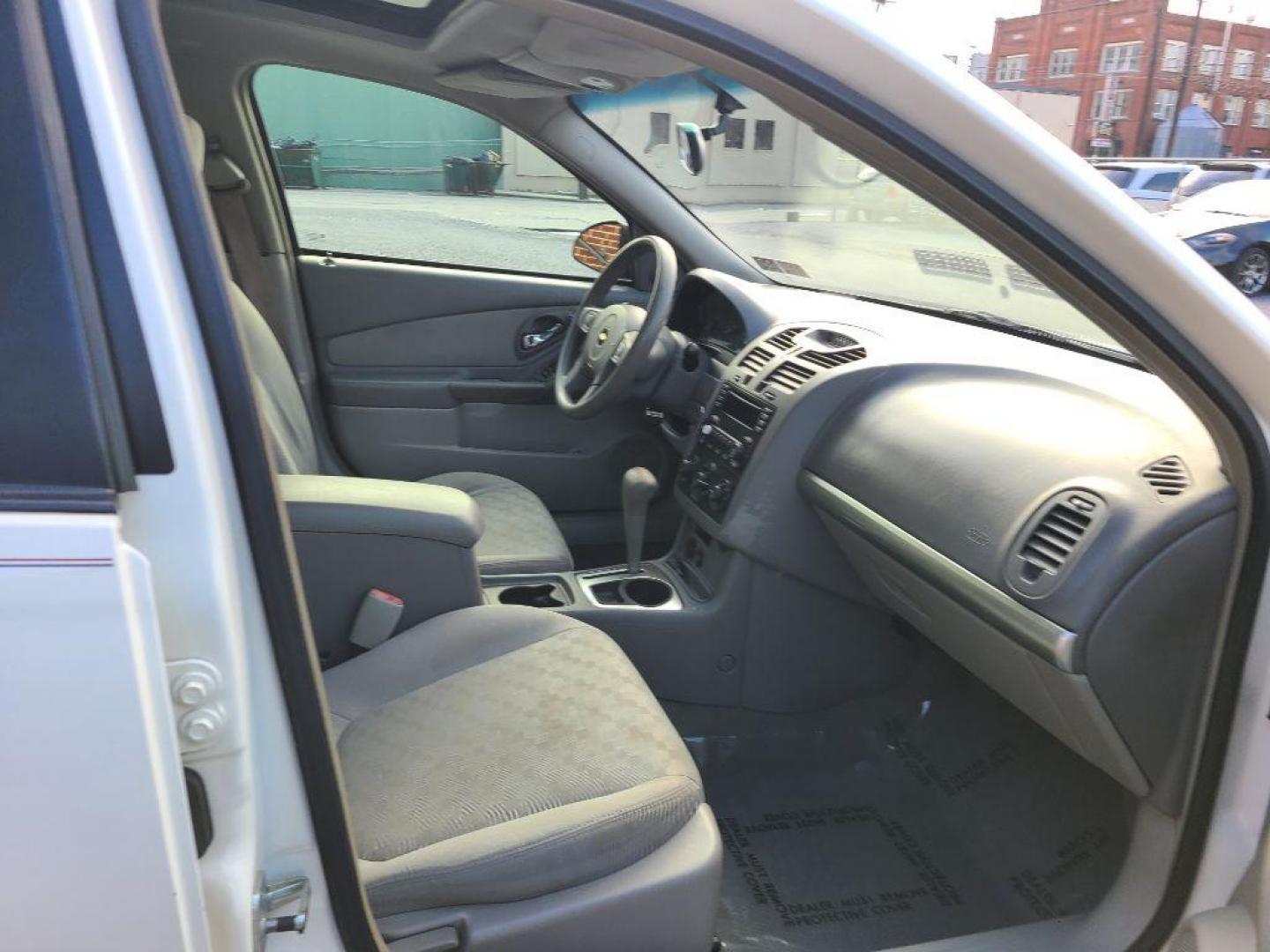 2004 WHITE CHEVROLET MALIBU MAXX LS (1G1ZT64864F) with an 3.5L engine, Automatic transmission, located at 117 North Cameron Street, Harrisburg, PA, 17101, (717) 963-8962, 40.266762, -76.875259 - WE FINANCE!!! Good Credit/ Bad Credit/ No Credit - ALL Trade-Ins Welcomed!!! ***Guaranteed Credit Approval*** APPLY ONLINE or CALL us TODAY ;) Internet Prices and Marketplace Prices are SPECIAL discounted ***CASH DEALS*** Retail Prices are higher. Please call us to discuss your cash and finan - Photo#10