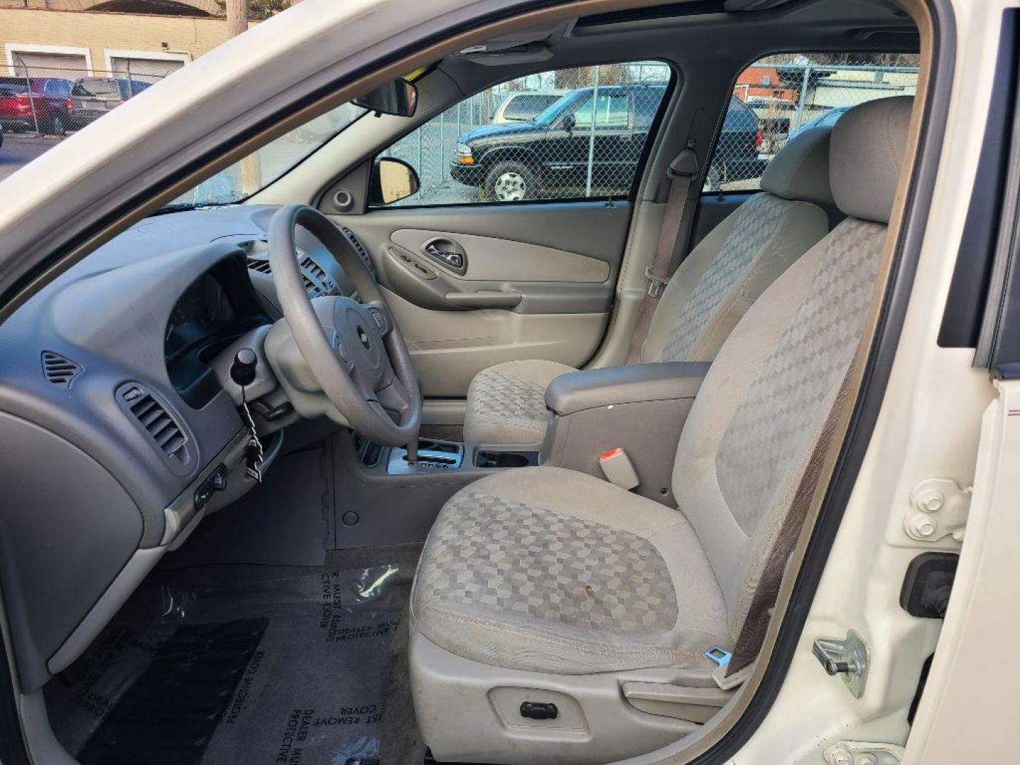 2004 WHITE CHEVROLET MALIBU MAXX LS (1G1ZT64864F) with an 3.5L engine, Automatic transmission, located at 117 North Cameron Street, Harrisburg, PA, 17101, (717) 963-8962, 40.266762, -76.875259 - WE FINANCE!!! Good Credit/ Bad Credit/ No Credit - ALL Trade-Ins Welcomed!!! ***Guaranteed Credit Approval*** APPLY ONLINE or CALL us TODAY ;) Internet Prices and Marketplace Prices are SPECIAL discounted ***CASH DEALS*** Retail Prices are higher. Please call us to discuss your cash and finan - Photo#15