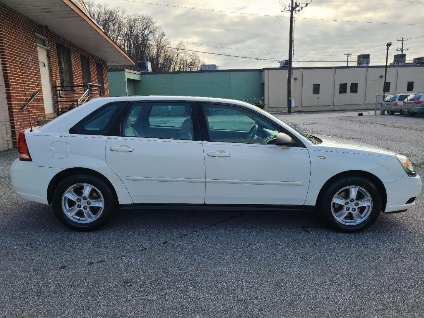 2004 WHITE CHEVROLET MALIBU MAXX LS (1G1ZT64864F) with an 3.5L engine, Automatic transmission, located at 117 North Cameron Street, Harrisburg, PA, 17101, (717) 963-8962, 40.266762, -76.875259 - WE FINANCE!!! Good Credit/ Bad Credit/ No Credit - ALL Trade-Ins Welcomed!!! ***Guaranteed Credit Approval*** APPLY ONLINE or CALL us TODAY ;) Internet Prices and Marketplace Prices are SPECIAL discounted ***CASH DEALS*** Retail Prices are higher. Please call us to discuss your cash and finan - Photo#5