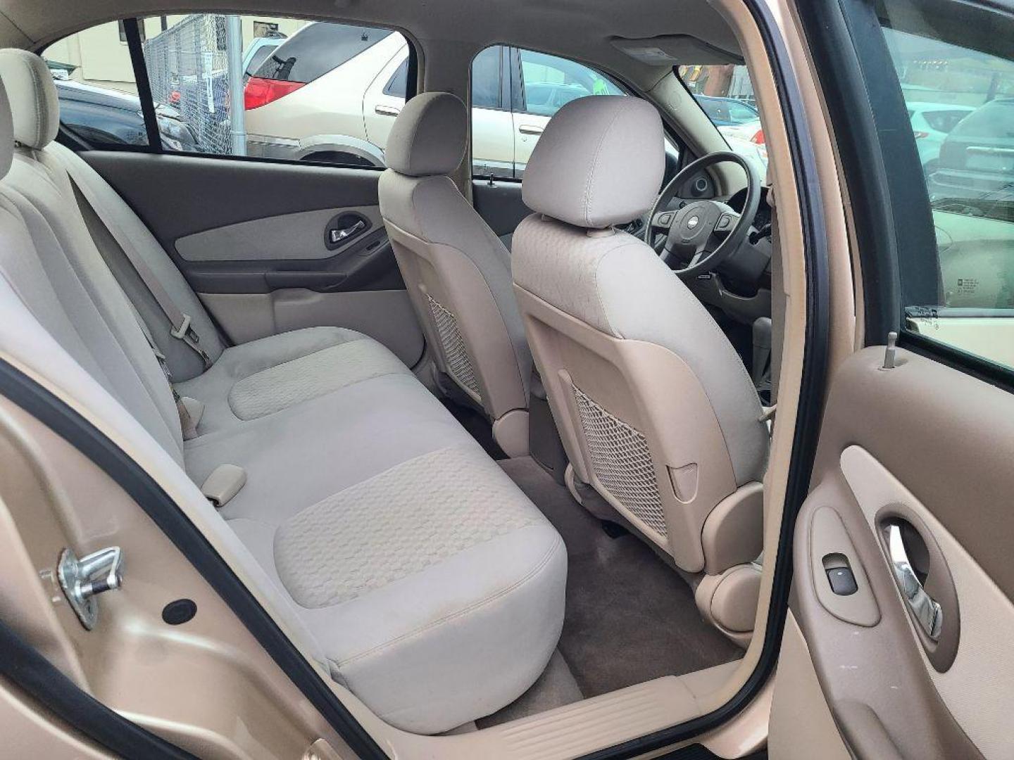 2004 GOLD CHEVROLET MALIBU (1G1ZS52F54F) with an 2.2L engine, Automatic transmission, located at 117 North Cameron Street, Harrisburg, PA, 17101, (717) 963-8962, 40.266762, -76.875259 - WE FINANCE!!! Good Credit/ Bad Credit/ No Credit - ALL Trade-Ins Welcomed!!! ***Guaranteed Credit Approval*** APPLY ONLINE or CALL us TODAY ;) Internet Prices and Marketplace Prices are SPECIAL discounted ***CASH DEALS*** Retail Prices are higher. Please call us to discuss your cash and finan - Photo#10