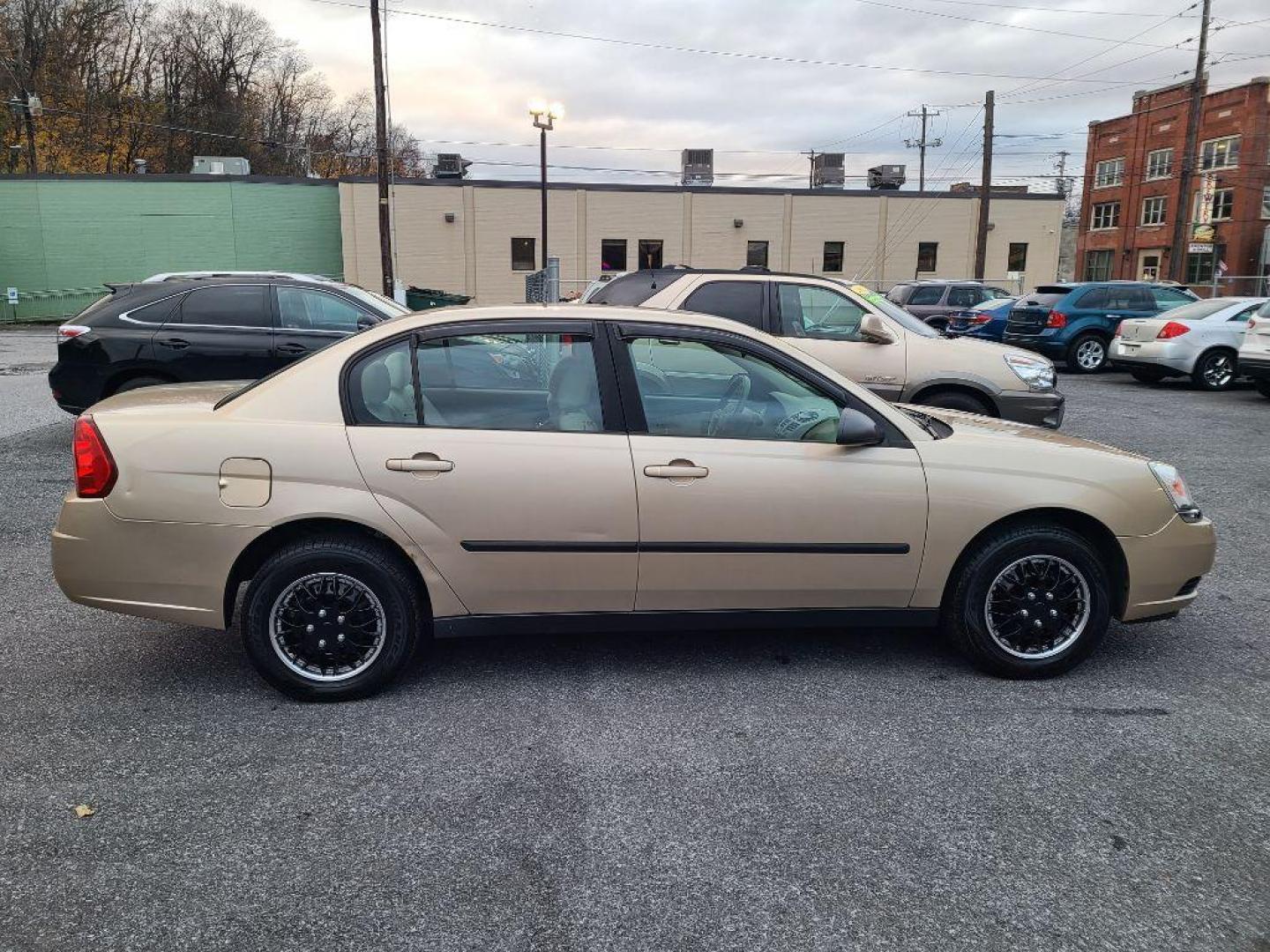 2004 GOLD CHEVROLET MALIBU (1G1ZS52F54F) with an 2.2L engine, Automatic transmission, located at 117 North Cameron Street, Harrisburg, PA, 17101, (717) 963-8962, 40.266762, -76.875259 - WE FINANCE!!! Good Credit/ Bad Credit/ No Credit - ALL Trade-Ins Welcomed!!! ***Guaranteed Credit Approval*** APPLY ONLINE or CALL us TODAY ;) Internet Prices and Marketplace Prices are SPECIAL discounted ***CASH DEALS*** Retail Prices are higher. Please call us to discuss your cash and finan - Photo#5