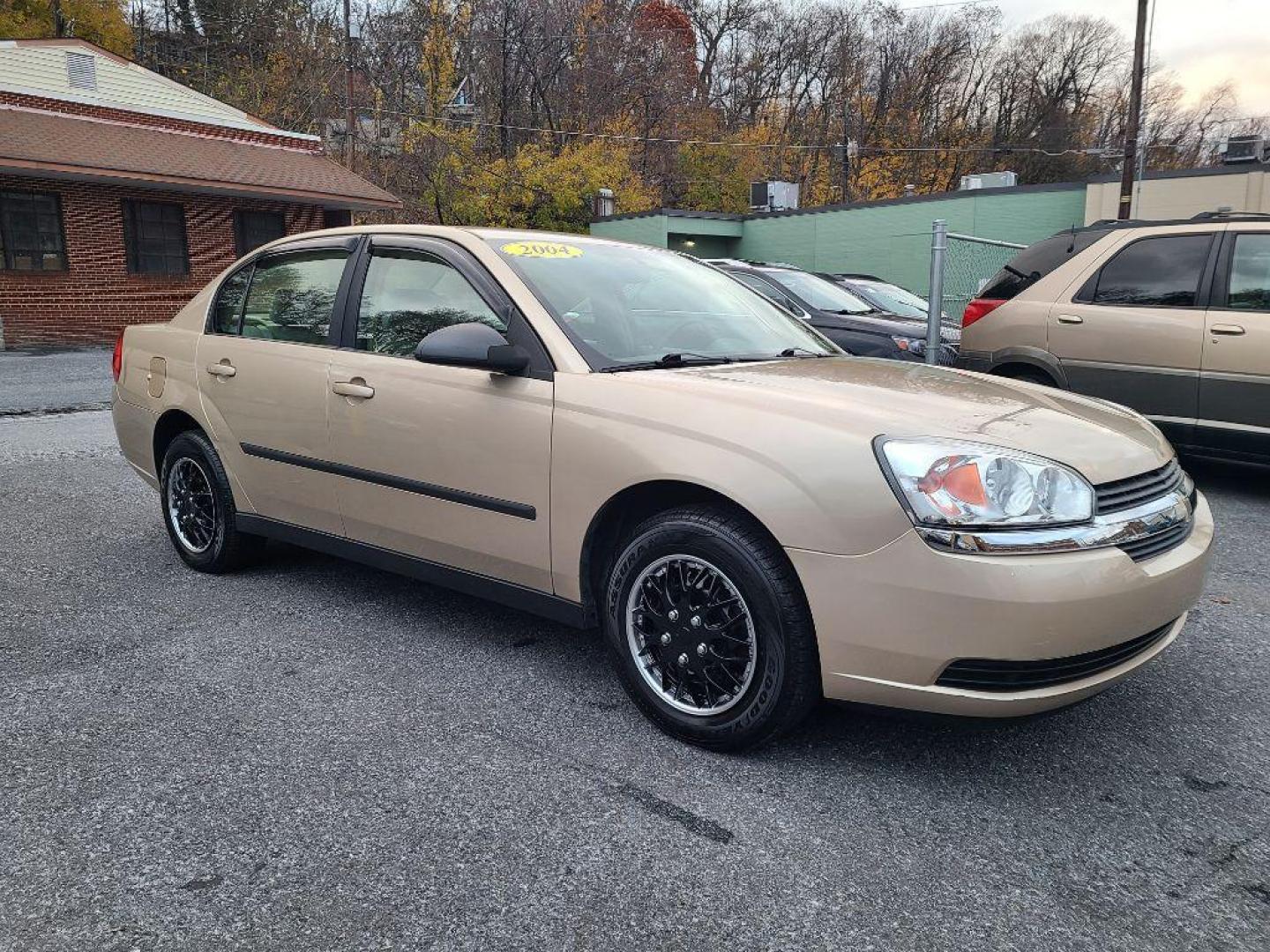 2004 GOLD CHEVROLET MALIBU (1G1ZS52F54F) with an 2.2L engine, Automatic transmission, located at 117 North Cameron Street, Harrisburg, PA, 17101, (717) 963-8962, 40.266762, -76.875259 - WE FINANCE!!! Good Credit/ Bad Credit/ No Credit - ALL Trade-Ins Welcomed!!! ***Guaranteed Credit Approval*** APPLY ONLINE or CALL us TODAY ;) Internet Prices and Marketplace Prices are SPECIAL discounted ***CASH DEALS*** Retail Prices are higher. Please call us to discuss your cash and finan - Photo#6