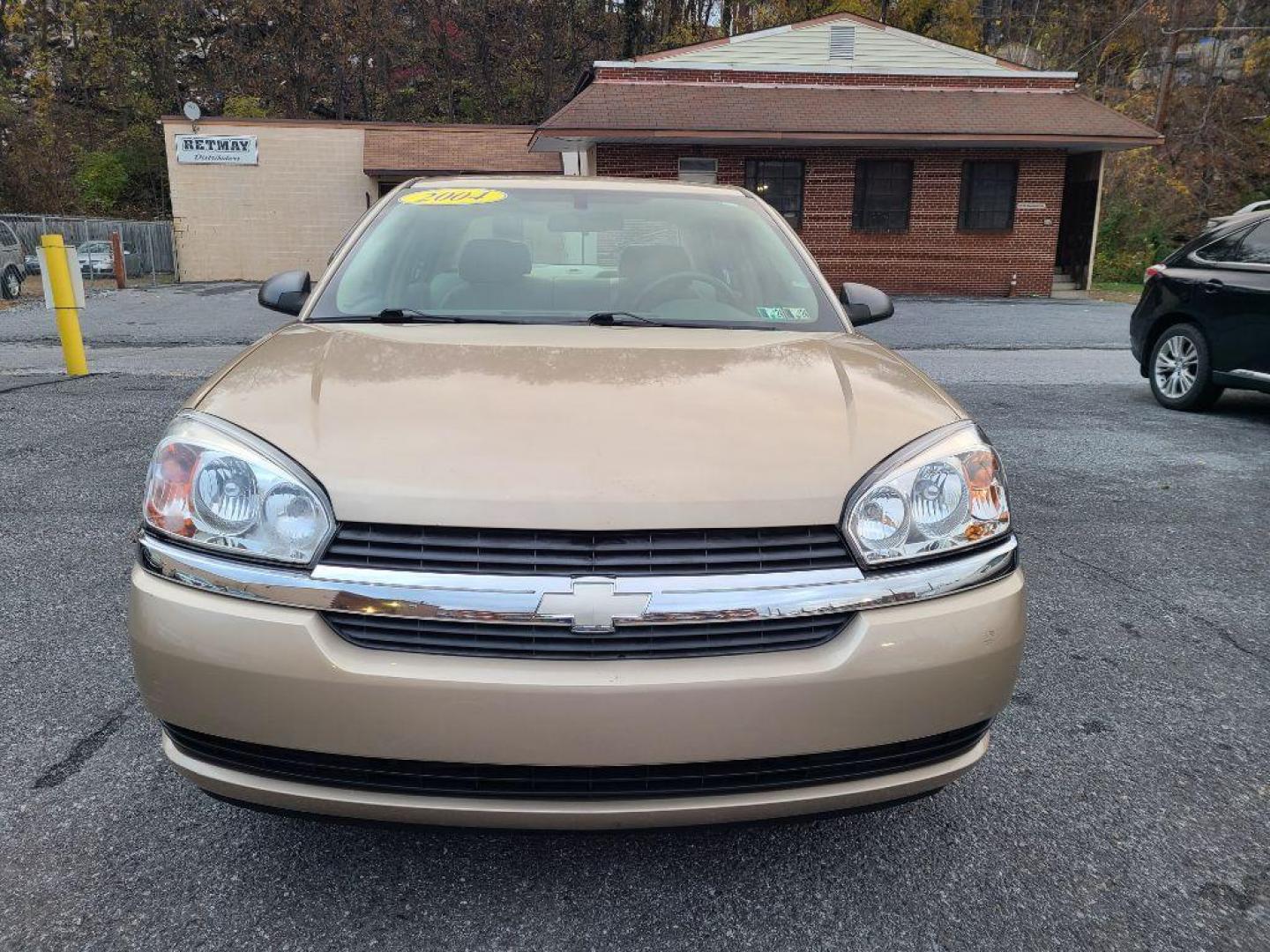 2004 GOLD CHEVROLET MALIBU (1G1ZS52F54F) with an 2.2L engine, Automatic transmission, located at 117 North Cameron Street, Harrisburg, PA, 17101, (717) 963-8962, 40.266762, -76.875259 - WE FINANCE!!! Good Credit/ Bad Credit/ No Credit - ALL Trade-Ins Welcomed!!! ***Guaranteed Credit Approval*** APPLY ONLINE or CALL us TODAY ;) Internet Prices and Marketplace Prices are SPECIAL discounted ***CASH DEALS*** Retail Prices are higher. Please call us to discuss your cash and finan - Photo#7