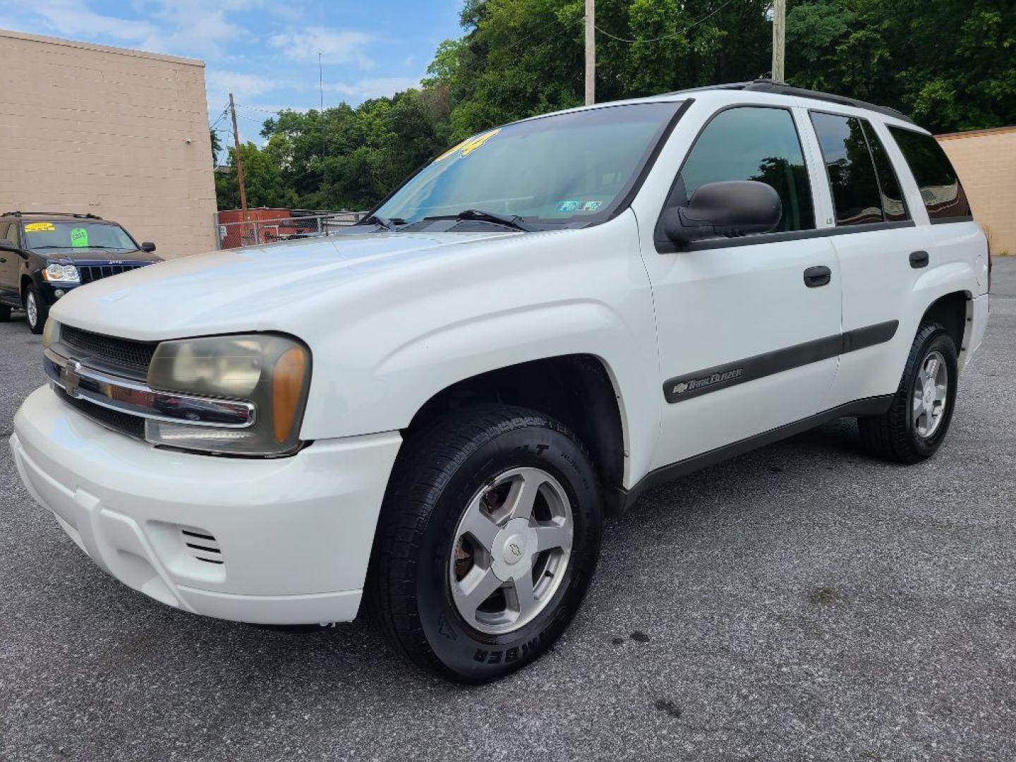 2004 WHITE CHEVROLET TRAILBLAZER LT (1GNDS13S042) with an 4.2L engine, Automatic transmission, located at 117 North Cameron Street, Harrisburg, PA, 17101, (717) 963-8962, 40.266762, -76.875259 - WE FINANCE!!! Good Credit/ Bad Credit/ No Credit - ALL Trade-Ins Welcomed!!! ***Guaranteed Credit Approval*** APPLY ONLINE or CALL us TODAY ;) Internet Prices and Marketplace Prices are SPECIAL discounted ***CASH DEALS*** Retail Prices are higher. Please call us to discuss your cash and finan - Photo#0