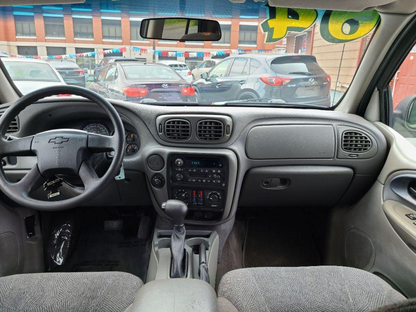 2004 WHITE CHEVROLET TRAILBLAZER LT (1GNDS13S042) with an 4.2L engine, Automatic transmission, located at 117 North Cameron Street, Harrisburg, PA, 17101, (717) 963-8962, 40.266762, -76.875259 - WE FINANCE!!! Good Credit/ Bad Credit/ No Credit - ALL Trade-Ins Welcomed!!! ***Guaranteed Credit Approval*** APPLY ONLINE or CALL us TODAY ;) Internet Prices and Marketplace Prices are SPECIAL discounted ***CASH DEALS*** Retail Prices are higher. Please call us to discuss your cash and finan - Photo#9