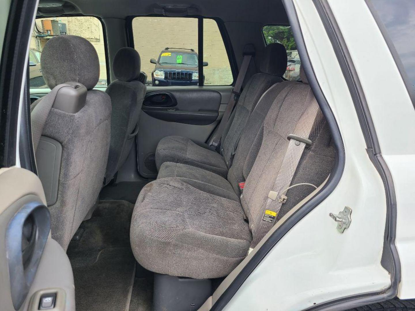 2004 WHITE CHEVROLET TRAILBLAZER LT (1GNDS13S042) with an 4.2L engine, Automatic transmission, located at 117 North Cameron Street, Harrisburg, PA, 17101, (717) 963-8962, 40.266762, -76.875259 - WE FINANCE!!! Good Credit/ Bad Credit/ No Credit - ALL Trade-Ins Welcomed!!! ***Guaranteed Credit Approval*** APPLY ONLINE or CALL us TODAY ;) Internet Prices and Marketplace Prices are SPECIAL discounted ***CASH DEALS*** Retail Prices are higher. Please call us to discuss your cash and finan - Photo#12