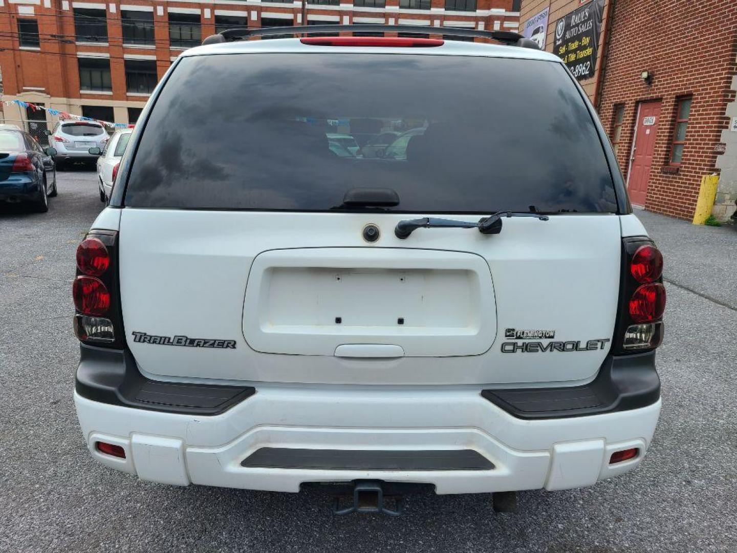 2004 WHITE CHEVROLET TRAILBLAZER LT (1GNDS13S042) with an 4.2L engine, Automatic transmission, located at 117 North Cameron Street, Harrisburg, PA, 17101, (717) 963-8962, 40.266762, -76.875259 - WE FINANCE!!! Good Credit/ Bad Credit/ No Credit - ALL Trade-Ins Welcomed!!! ***Guaranteed Credit Approval*** APPLY ONLINE or CALL us TODAY ;) Internet Prices and Marketplace Prices are SPECIAL discounted ***CASH DEALS*** Retail Prices are higher. Please call us to discuss your cash and finan - Photo#3