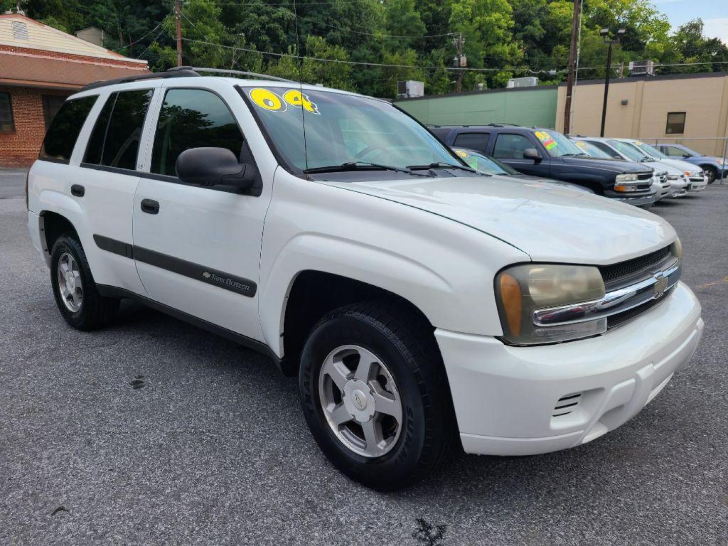 2004 WHITE CHEVROLET TRAILBLAZER LT (1GNDS13S042) with an 4.2L engine, Automatic transmission, located at 117 North Cameron Street, Harrisburg, PA, 17101, (717) 963-8962, 40.266762, -76.875259 - WE FINANCE!!! Good Credit/ Bad Credit/ No Credit - ALL Trade-Ins Welcomed!!! ***Guaranteed Credit Approval*** APPLY ONLINE or CALL us TODAY ;) Internet Prices and Marketplace Prices are SPECIAL discounted ***CASH DEALS*** Retail Prices are higher. Please call us to discuss your cash and finan - Photo#6