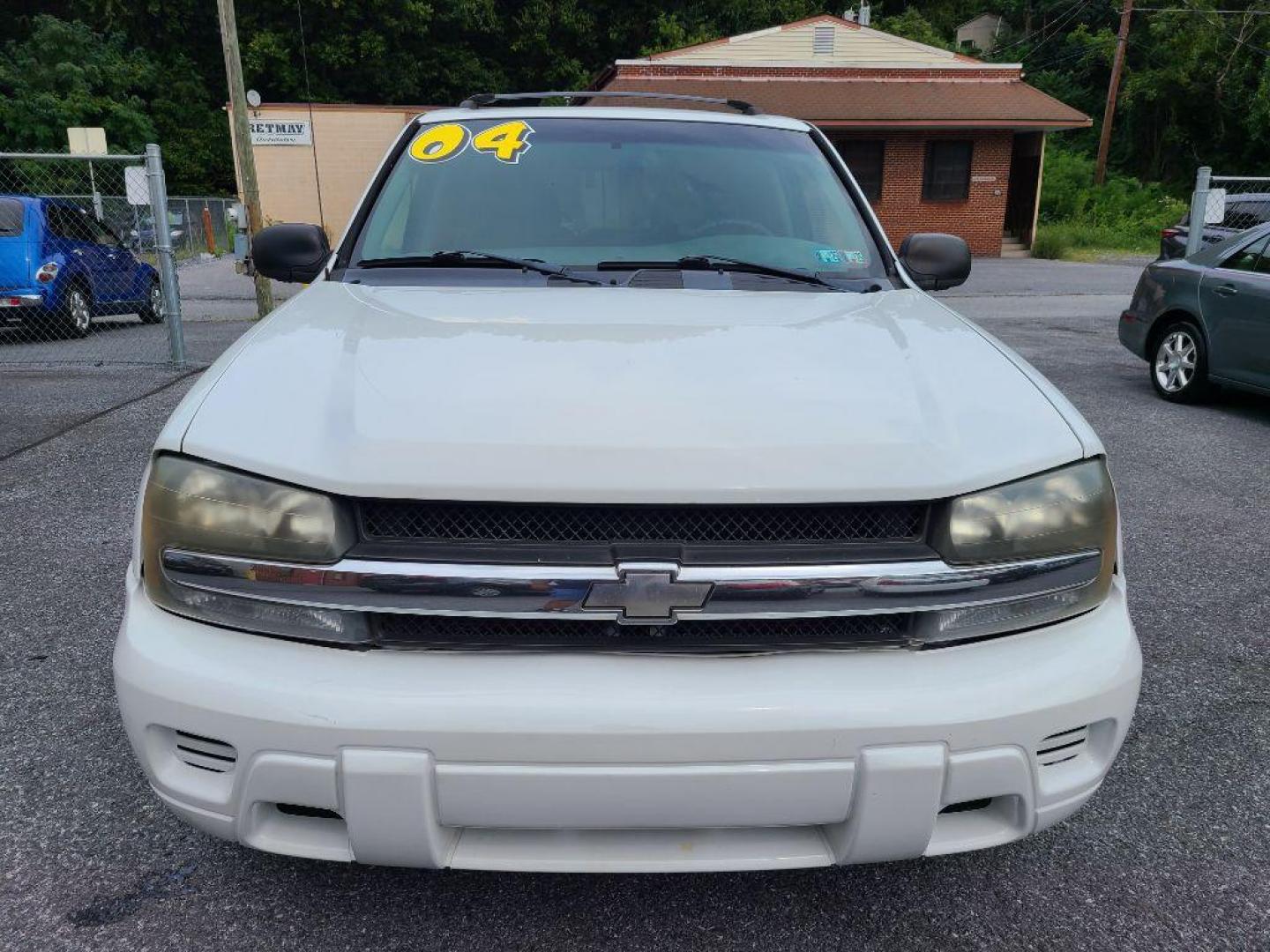 2004 WHITE CHEVROLET TRAILBLAZER LT (1GNDS13S042) with an 4.2L engine, Automatic transmission, located at 117 North Cameron Street, Harrisburg, PA, 17101, (717) 963-8962, 40.266762, -76.875259 - WE FINANCE!!! Good Credit/ Bad Credit/ No Credit - ALL Trade-Ins Welcomed!!! ***Guaranteed Credit Approval*** APPLY ONLINE or CALL us TODAY ;) Internet Prices and Marketplace Prices are SPECIAL discounted ***CASH DEALS*** Retail Prices are higher. Please call us to discuss your cash and finan - Photo#7