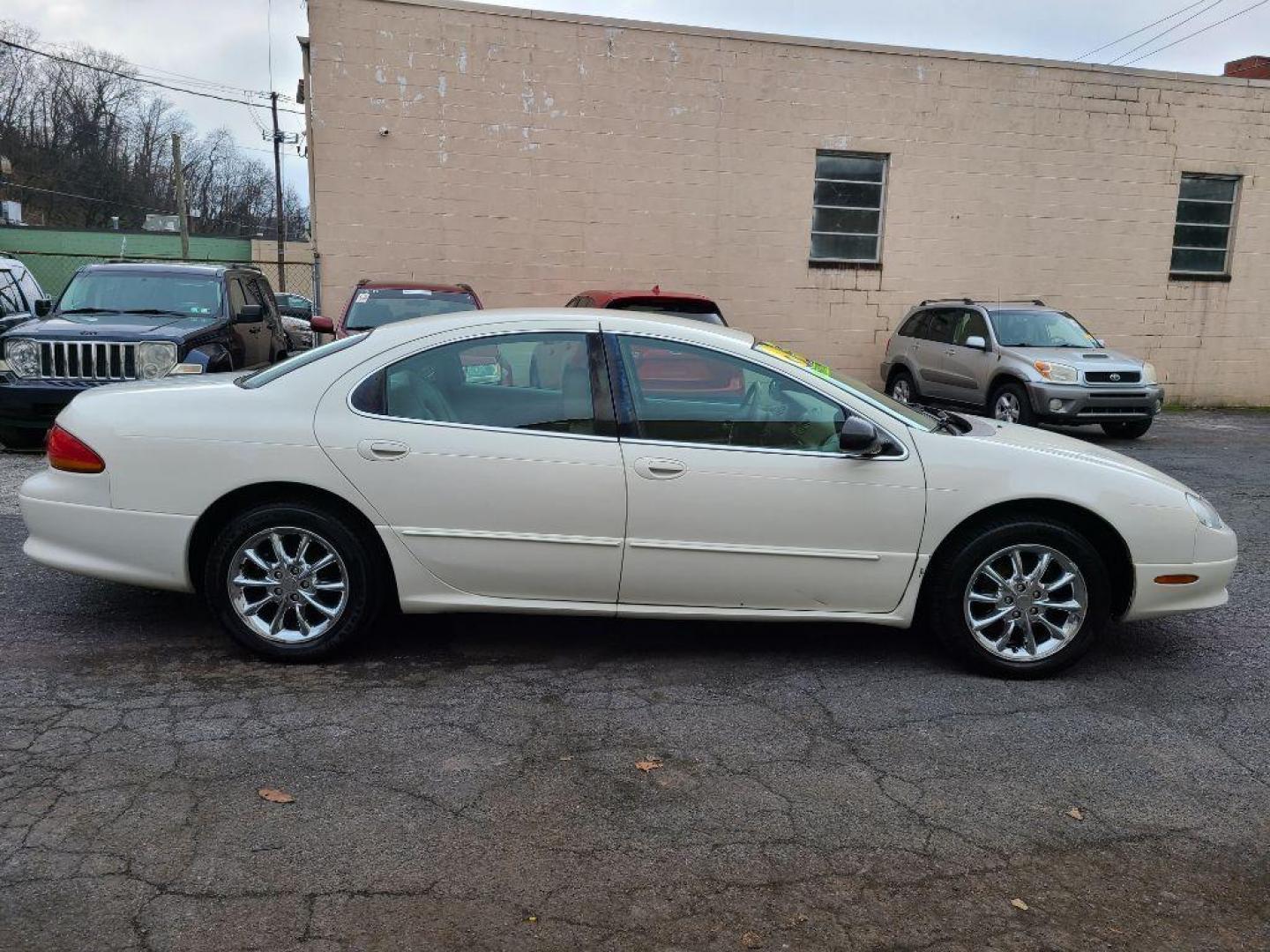 2004 WHITE CHRYSLER CONCORDE LIMITED (2C3HD56G84H) with an 3.5L engine, Automatic transmission, located at 117 North Cameron Street, Harrisburg, PA, 17101, (717) 963-8962, 40.266762, -76.875259 - WE FINANCE!!! Good Credit/ Bad Credit/ No Credit - ALL Trade-Ins Welcomed!!! ***Guaranteed Credit Approval*** APPLY ONLINE or CALL us TODAY ;) Internet Prices and Marketplace Prices are SPECIAL discounted ***CASH DEALS*** Retail Prices are higher. Please call us to discuss your cash and finan - Photo#5