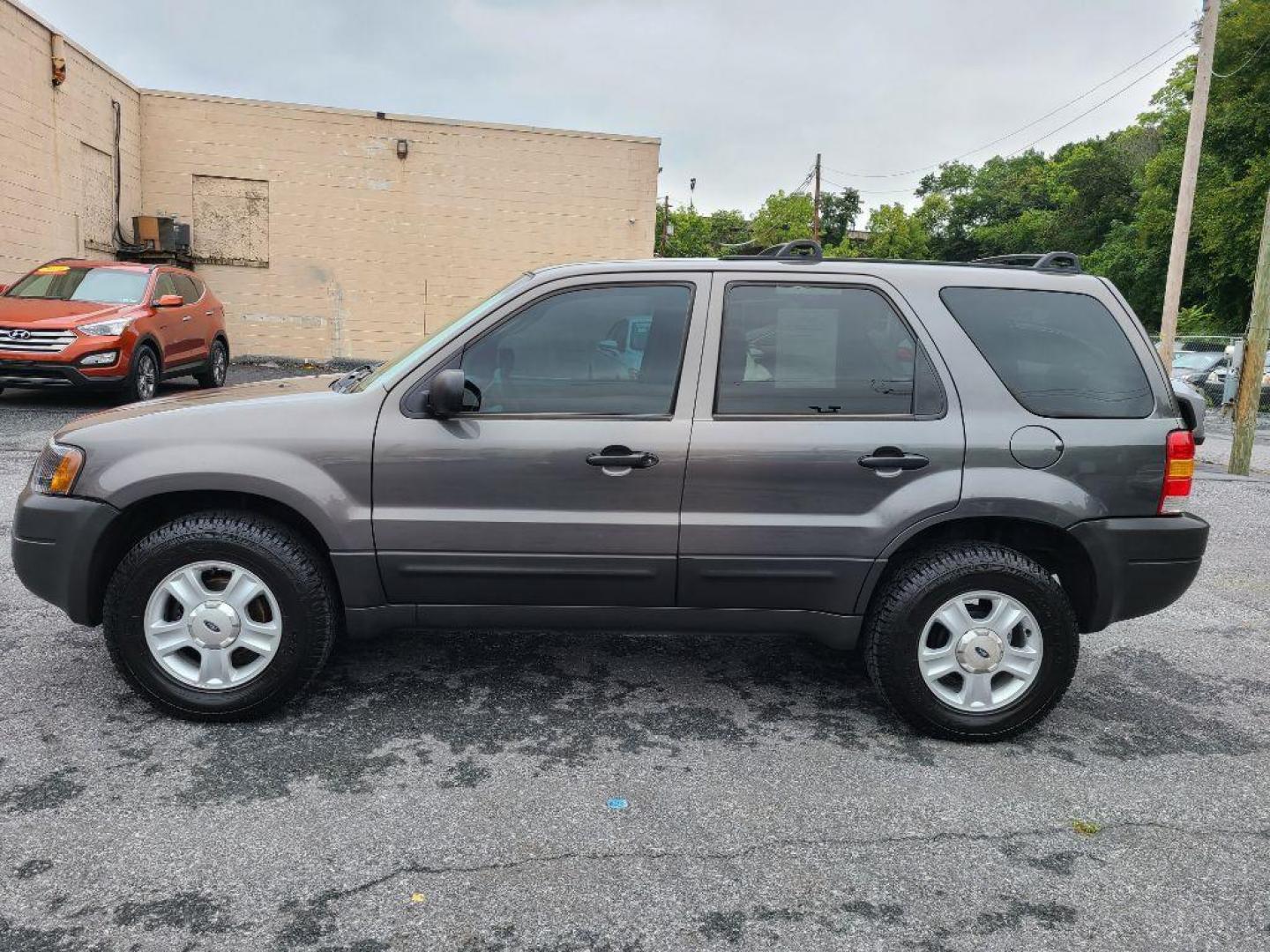 2004 GRAY FORD ESCAPE XLT (1FMCU93164K) with an 3.0L engine, Automatic transmission, located at 117 North Cameron Street, Harrisburg, PA, 17101, (717) 963-8962, 40.266762, -76.875259 - WE FINANCE!!! Good Credit/ Bad Credit/ No Credit - ALL Trade-Ins Welcomed!!! ***Guaranteed Credit Approval*** APPLY ONLINE or CALL us TODAY ;) Internet Prices and Marketplace Prices are SPECIAL discounted ***CASH DEALS*** Retail Prices are higher. Please call us to discuss your cash and finan - Photo#1