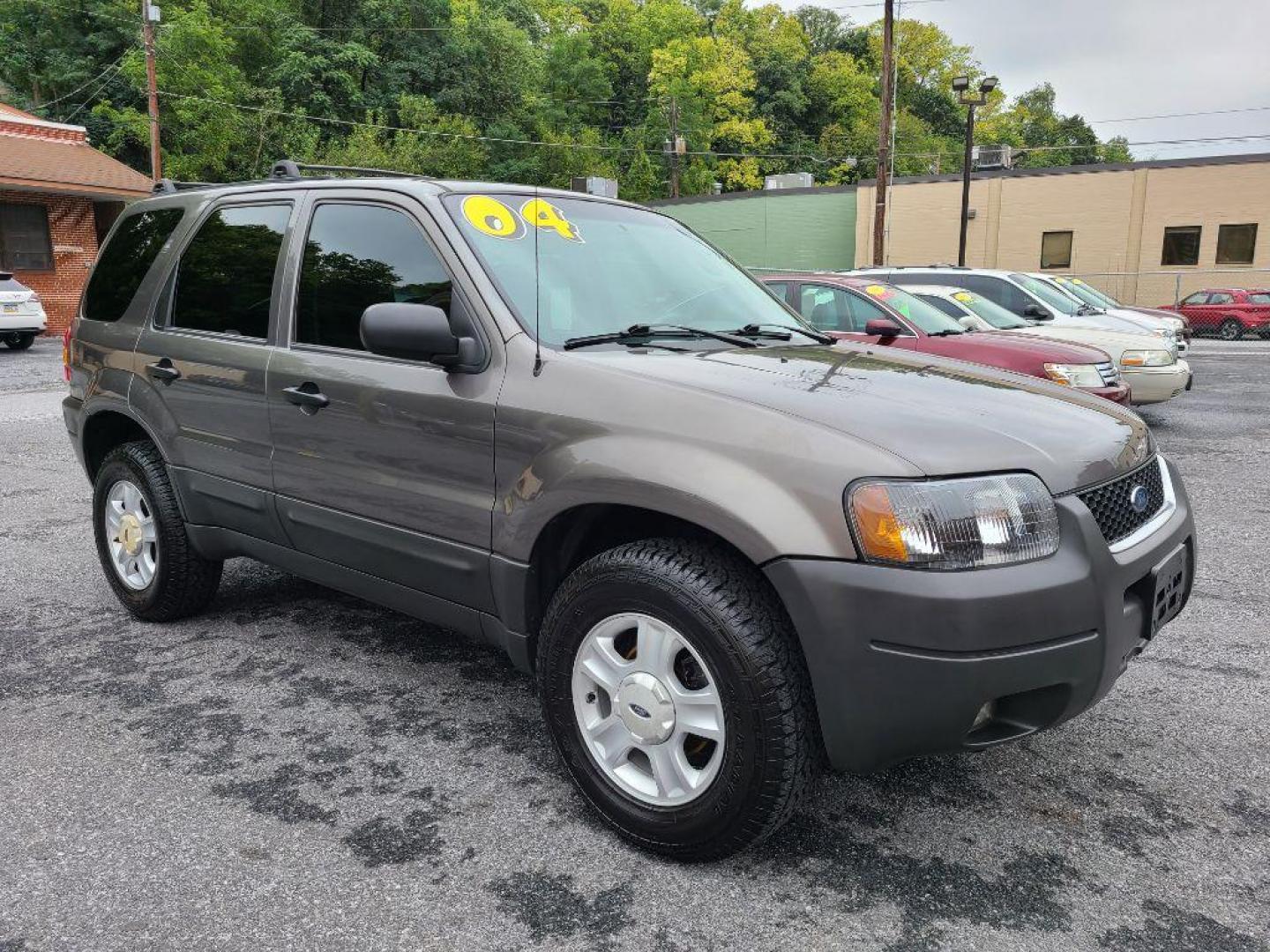 2004 GRAY FORD ESCAPE XLT (1FMCU93164K) with an 3.0L engine, Automatic transmission, located at 117 North Cameron Street, Harrisburg, PA, 17101, (717) 963-8962, 40.266762, -76.875259 - WE FINANCE!!! Good Credit/ Bad Credit/ No Credit - ALL Trade-Ins Welcomed!!! ***Guaranteed Credit Approval*** APPLY ONLINE or CALL us TODAY ;) Internet Prices and Marketplace Prices are SPECIAL discounted ***CASH DEALS*** Retail Prices are higher. Please call us to discuss your cash and finan - Photo#6