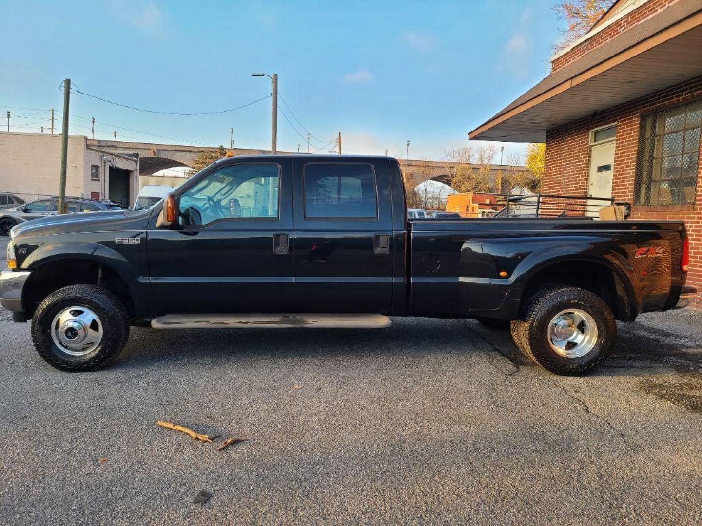 2004 BLACK FORD F350 SUPER DUTY XL (1FTWW33S54E) with an 6.8L engine, Automatic transmission, located at 117 North Cameron Street, Harrisburg, PA, 17101, (717) 963-8962, 40.266762, -76.875259 - WE FINANCE!!! Good Credit/ Bad Credit/ No Credit - ALL Trade-Ins Welcomed!!! ***Guaranteed Credit Approval*** APPLY ONLINE or CALL us TODAY ;) Internet Prices and Marketplace Prices are SPECIAL discounted ***CASH DEALS*** Retail Prices are higher. Please call us to discuss your cash and finan - Photo#1