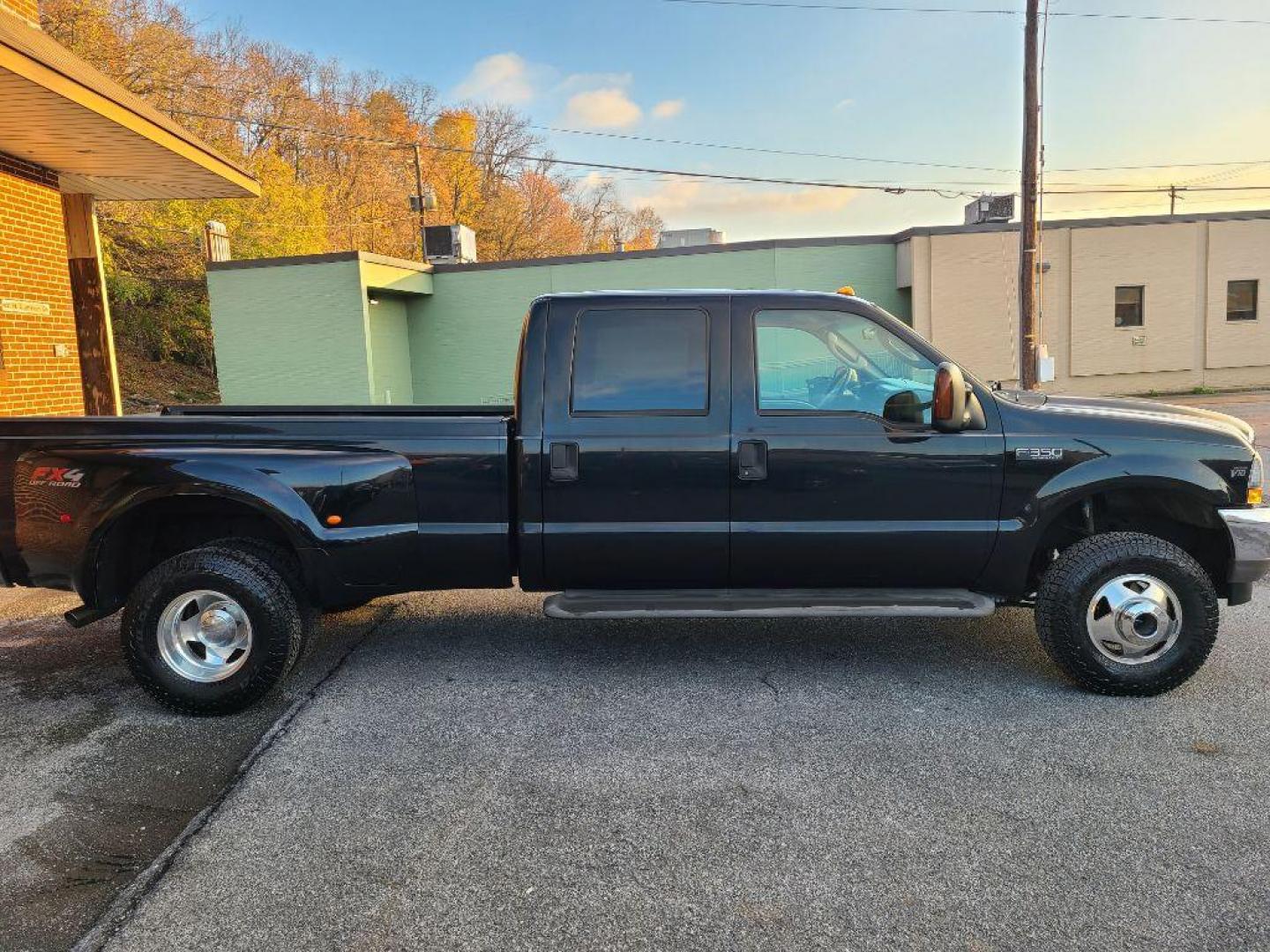 2004 BLACK FORD F350 SUPER DUTY XL (1FTWW33S54E) with an 6.8L engine, Automatic transmission, located at 117 North Cameron Street, Harrisburg, PA, 17101, (717) 963-8962, 40.266762, -76.875259 - WE FINANCE!!! Good Credit/ Bad Credit/ No Credit - ALL Trade-Ins Welcomed!!! ***Guaranteed Credit Approval*** APPLY ONLINE or CALL us TODAY ;) Internet Prices and Marketplace Prices are SPECIAL discounted ***CASH DEALS*** Retail Prices are higher. Please call us to discuss your cash and finan - Photo#2